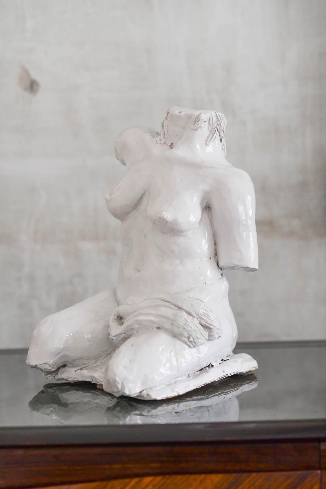 Buste sculpté à la main, années 1970 
Détails du produit
Dimensions : 24 L x 34 H x 25 D cm