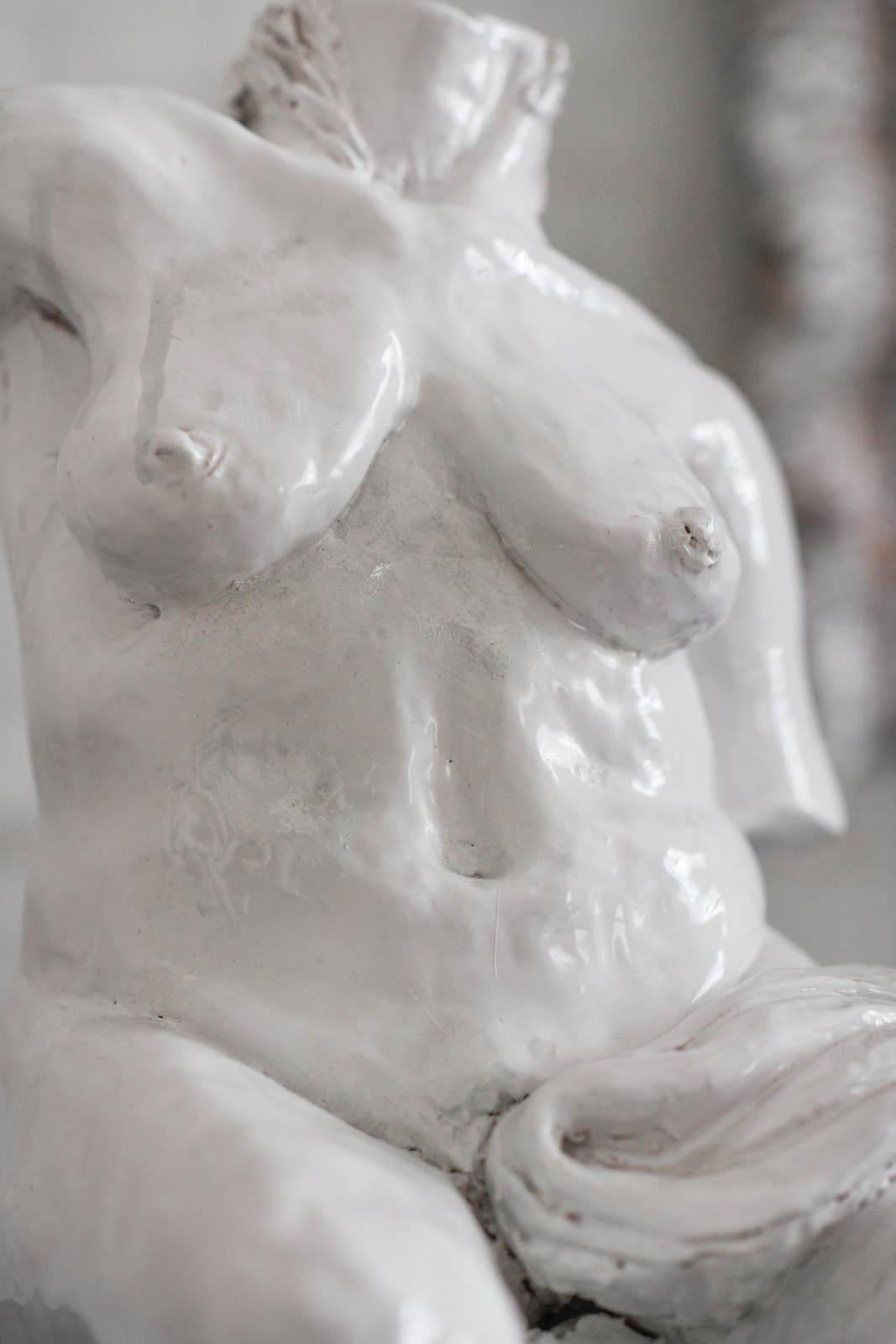 Buste sculpté à la main, années 1970 en vente 1