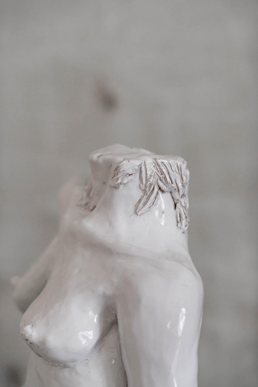 Buste sculpté à la main, années 1970 en vente 2