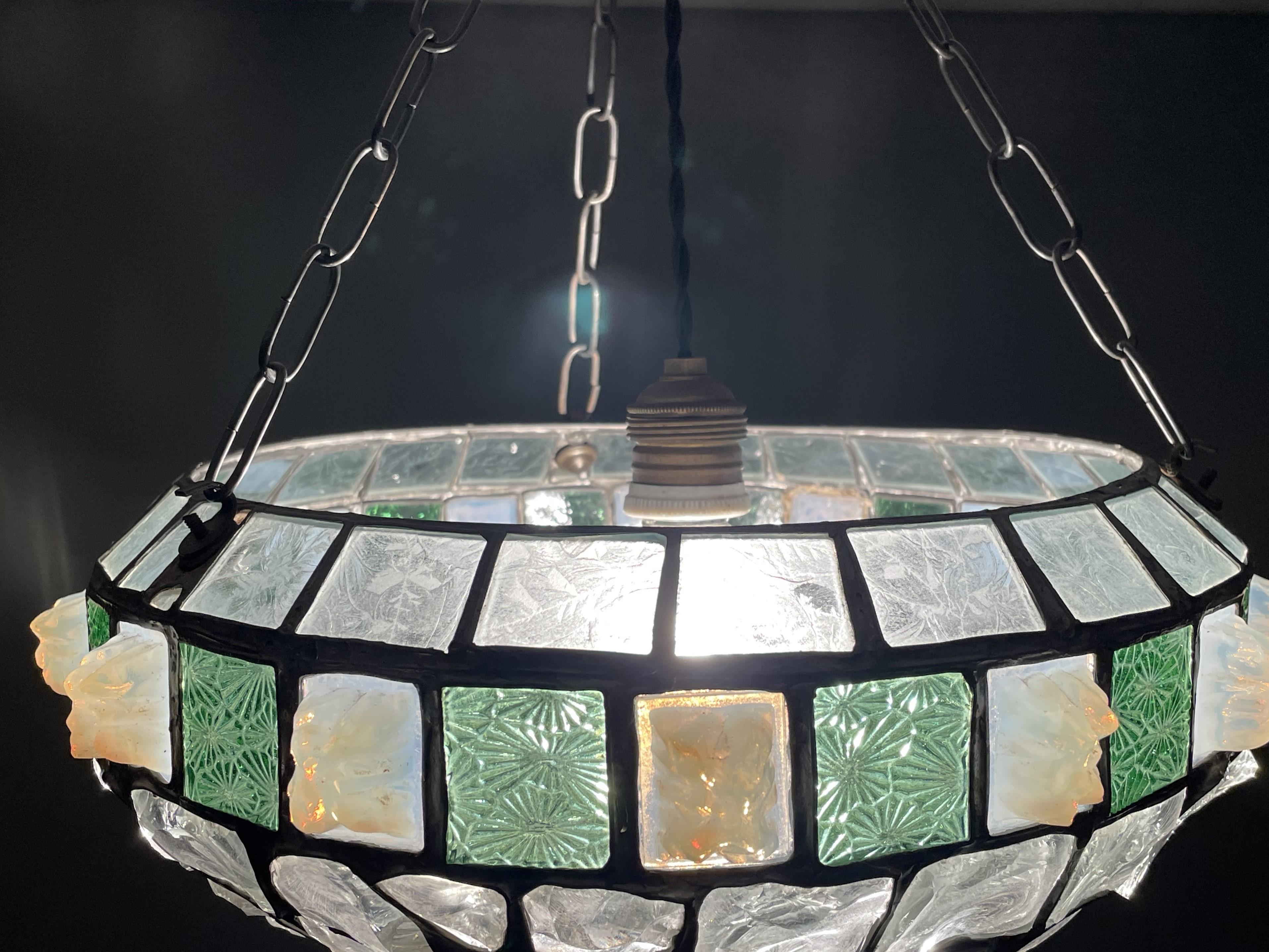 Glorious Antique Stained & Chunky Glass Arts & Crafts Pendant Light fait à la main en vente 3