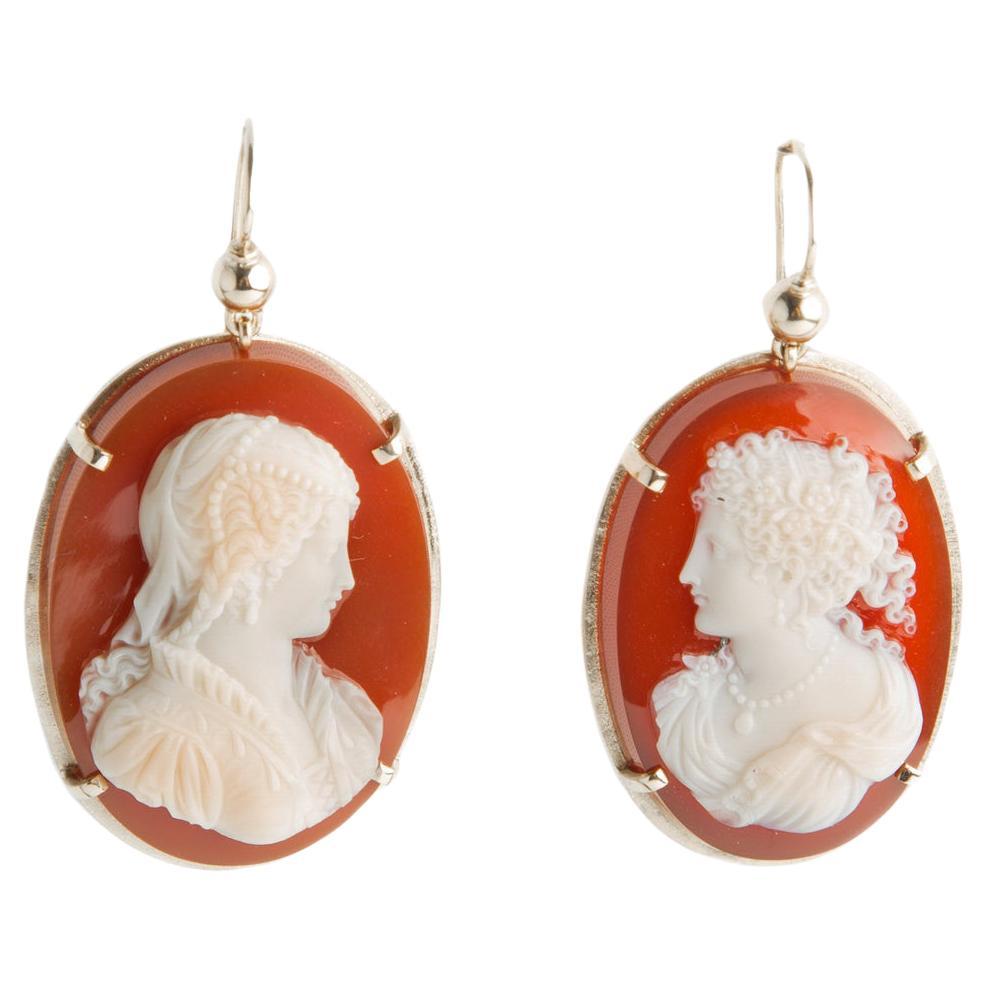 18 kt yellow gold earrings handmade in our workshop by our Italian goldsmiths with cameos depicting ladies from late 1800s. The cameo is an incredible jewel for history and workmanship. It consists of a shell, or a stone engraved in such a way as to