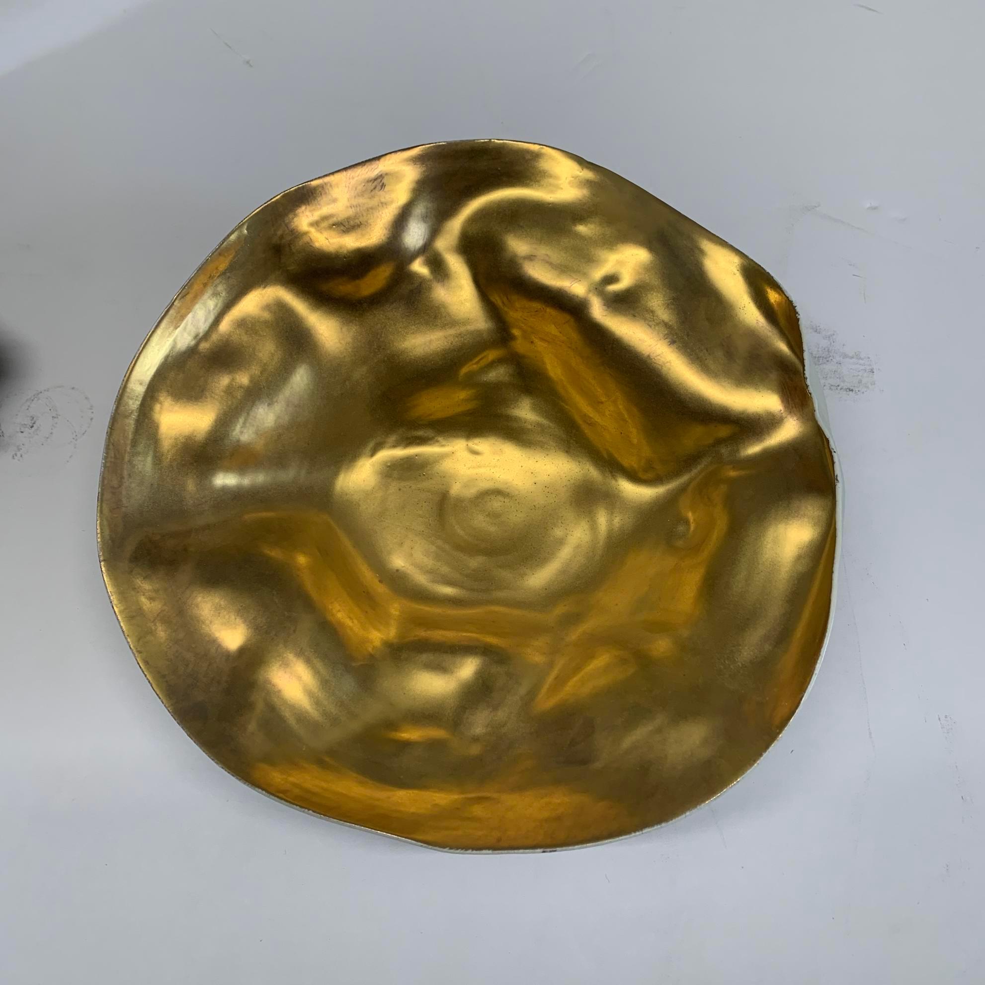 Contemporary Italian handmade large porcelain gold bowl.
18K gold leaf matte glaze interior with matte natural exterior.
Organic free form design.
Small size (S5398Z) and Medium size (S5398) also available.
Also available in three sizes in silver