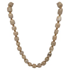 Collier de perles plaquées or et corail blanc en forme de baril fait main #C29
