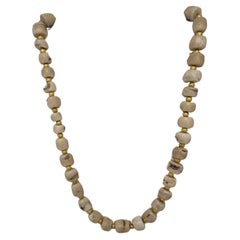 Collier de perles plaquées or et corail blanc en forme de baril fait main #C30