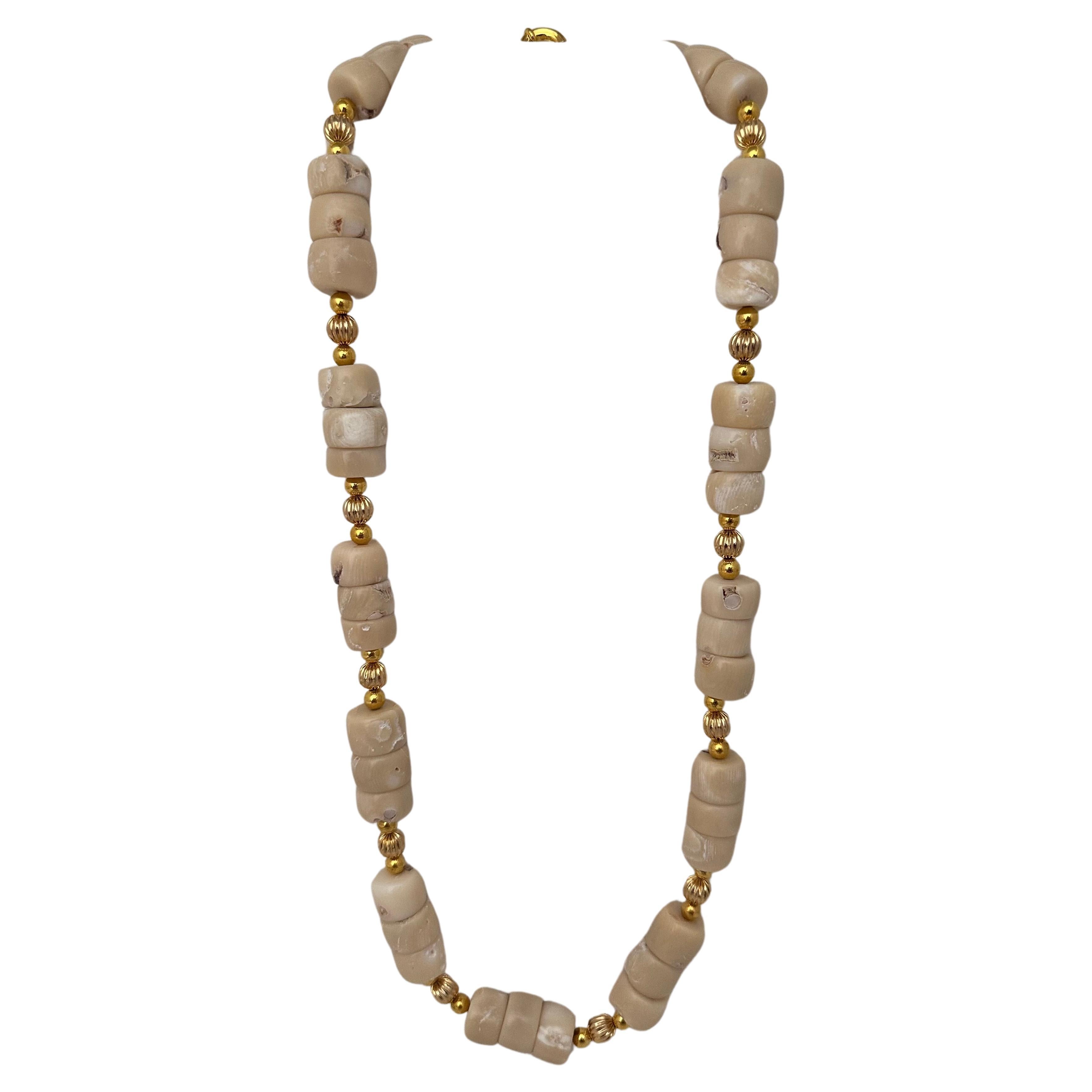 Collier 27" fait main en perles plaquées or et corail blanc en forme de baril #C34