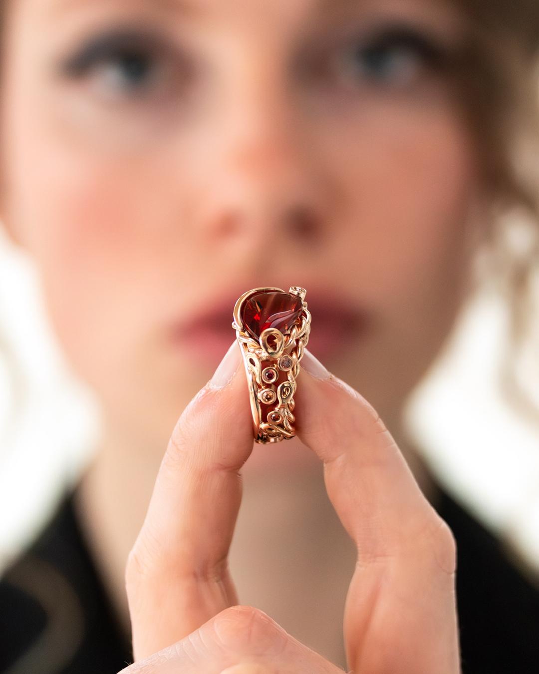 Handgefertigter Goldring Oregon Sunstone Brilliants im Angebot 1