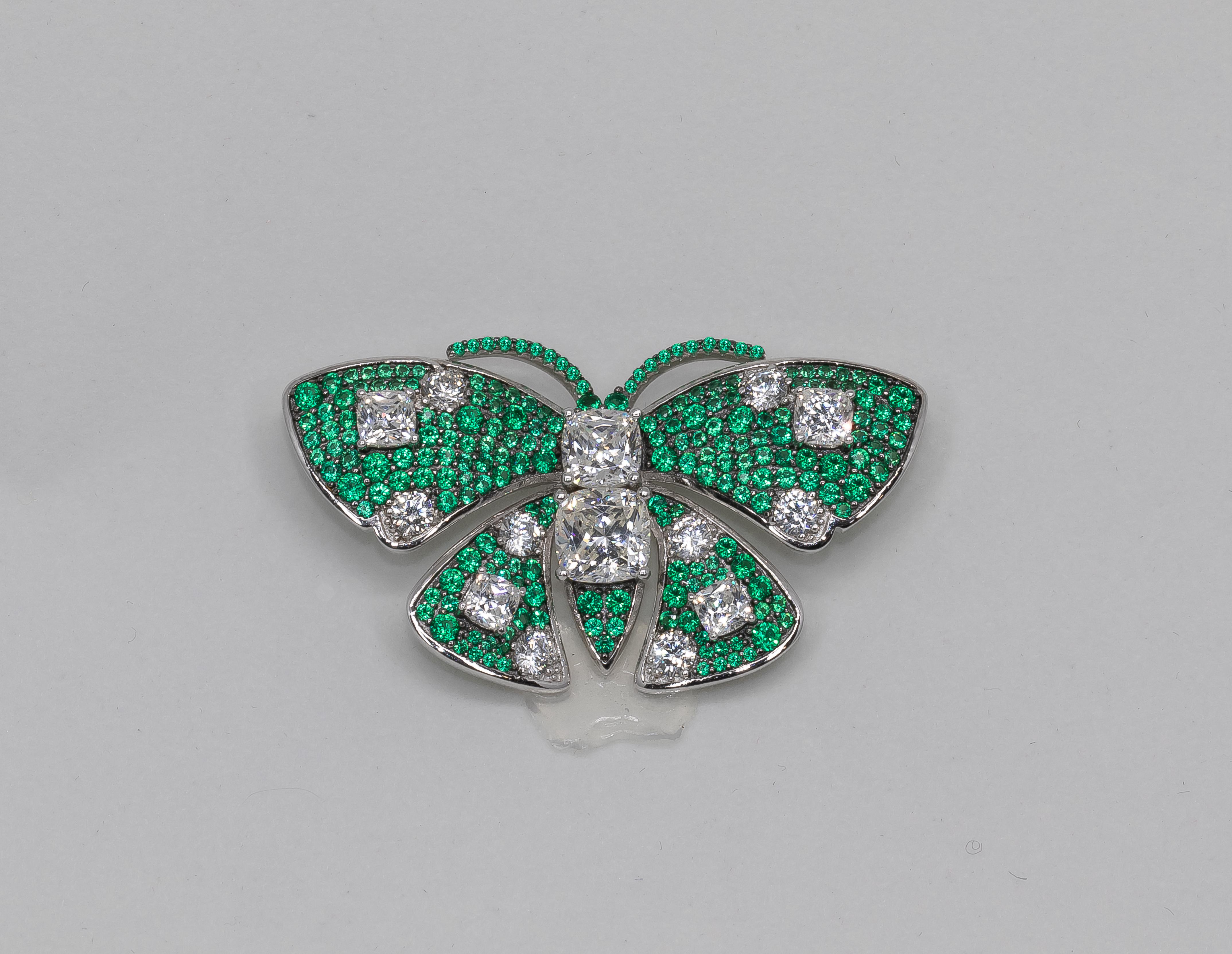 Round Cut Handmade Green Butterfly Brooch For Sale
