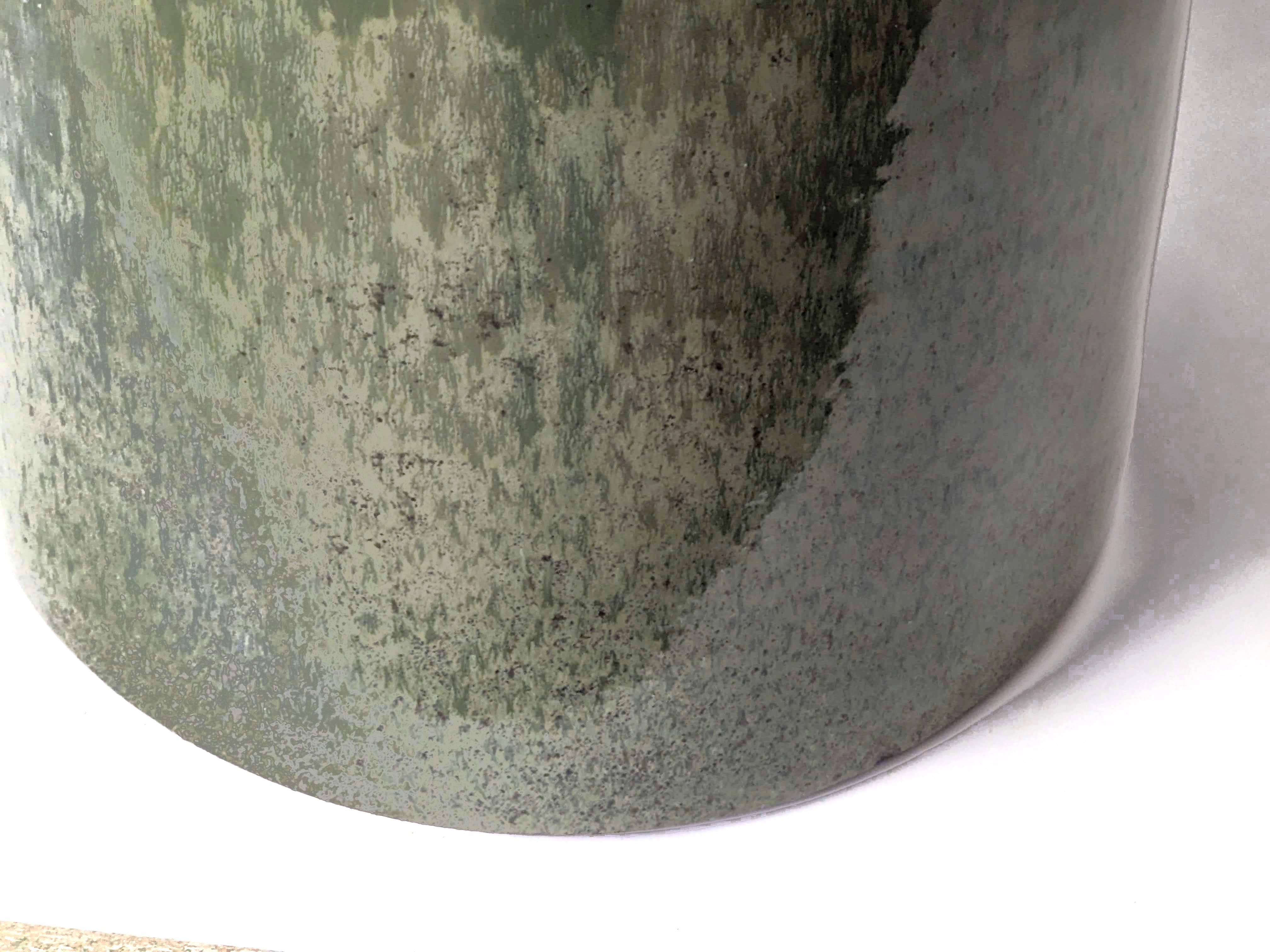 XXIe siècle et contemporain Tabouret en céramique verte en grès fait à la main en vente