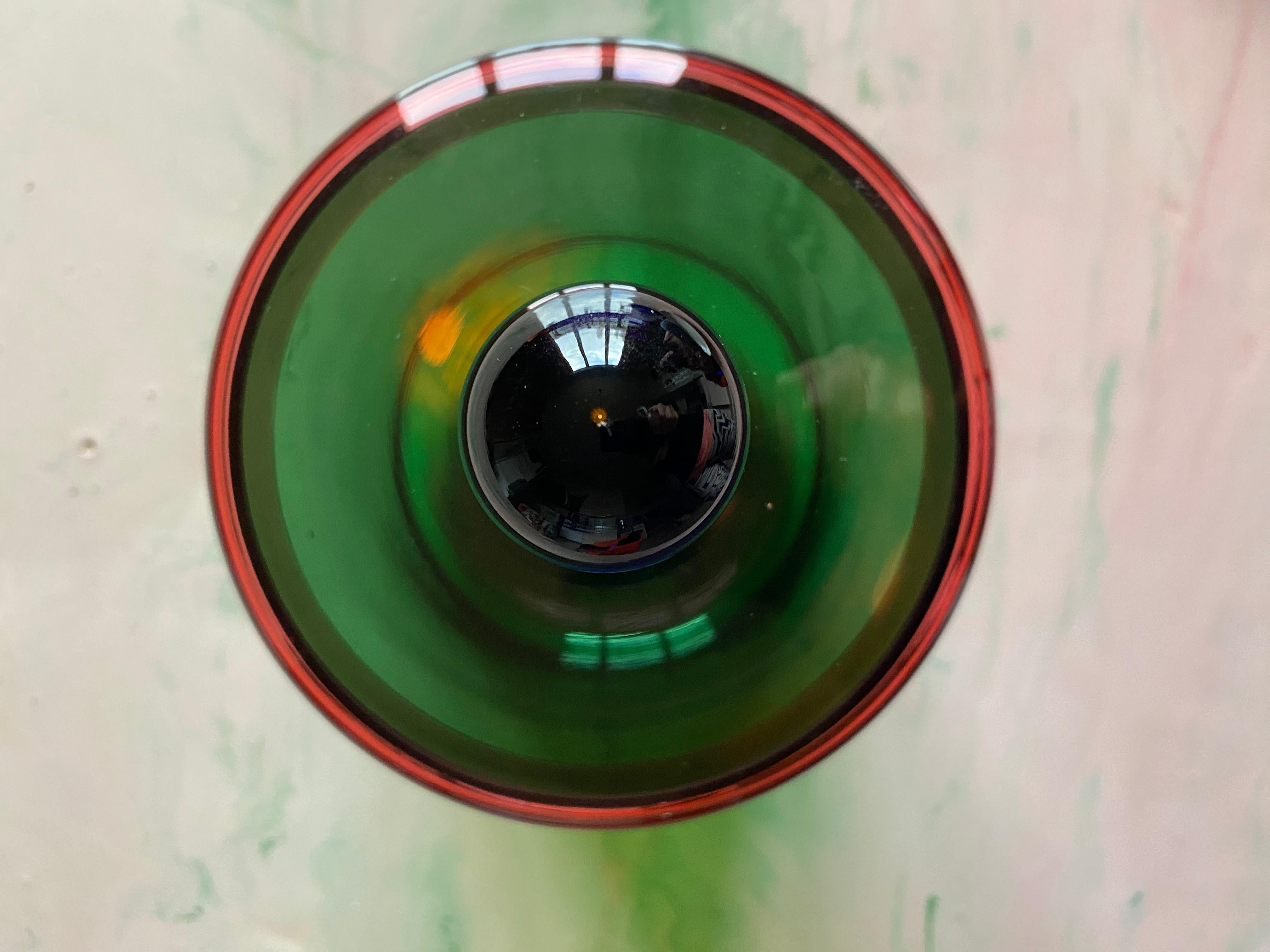 Svedese Vaso con coperchio in vetro verde, rosa e blu fatto a mano da Erik Höglund, 1992 in vendita