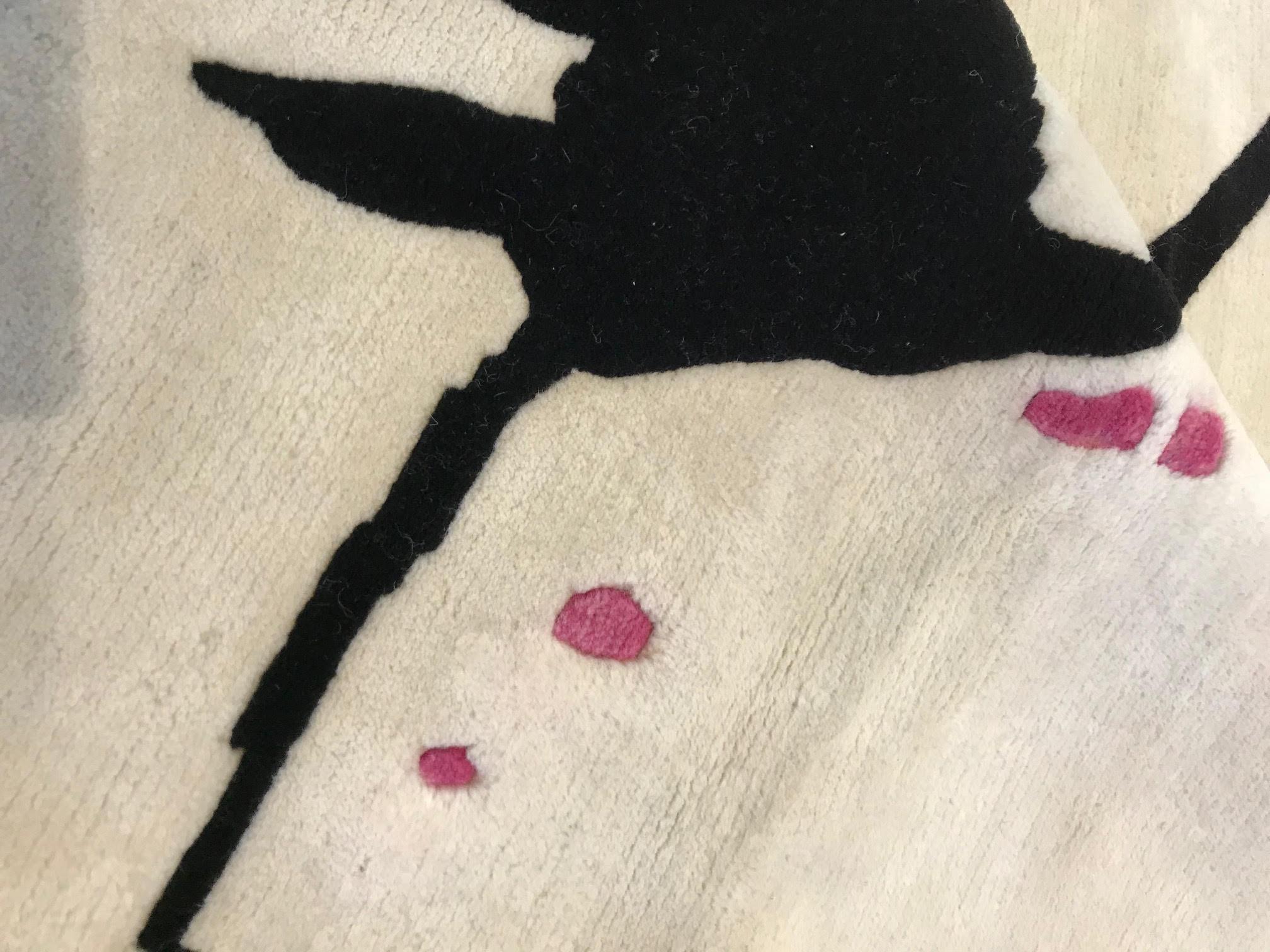 Handgefertigter grauer, elfenbeinfarbener, rosafarbener Splatter-Teppich von Eskayel für Doris Leslie Blau (Handgeknüpft) im Angebot