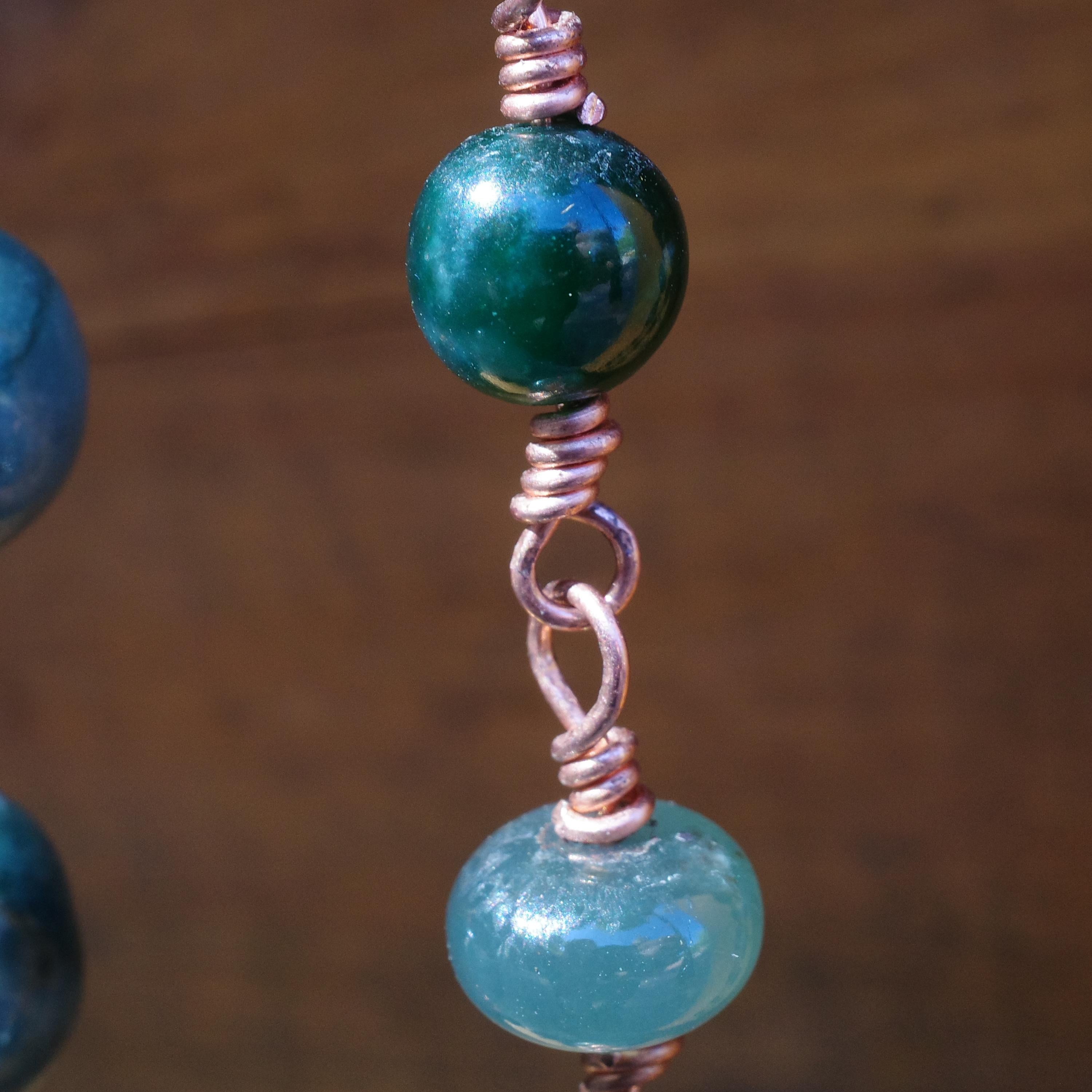 Collana di esemplari di giada guatemalteca fatta a mano con perle dei mari del sud in vendita 9