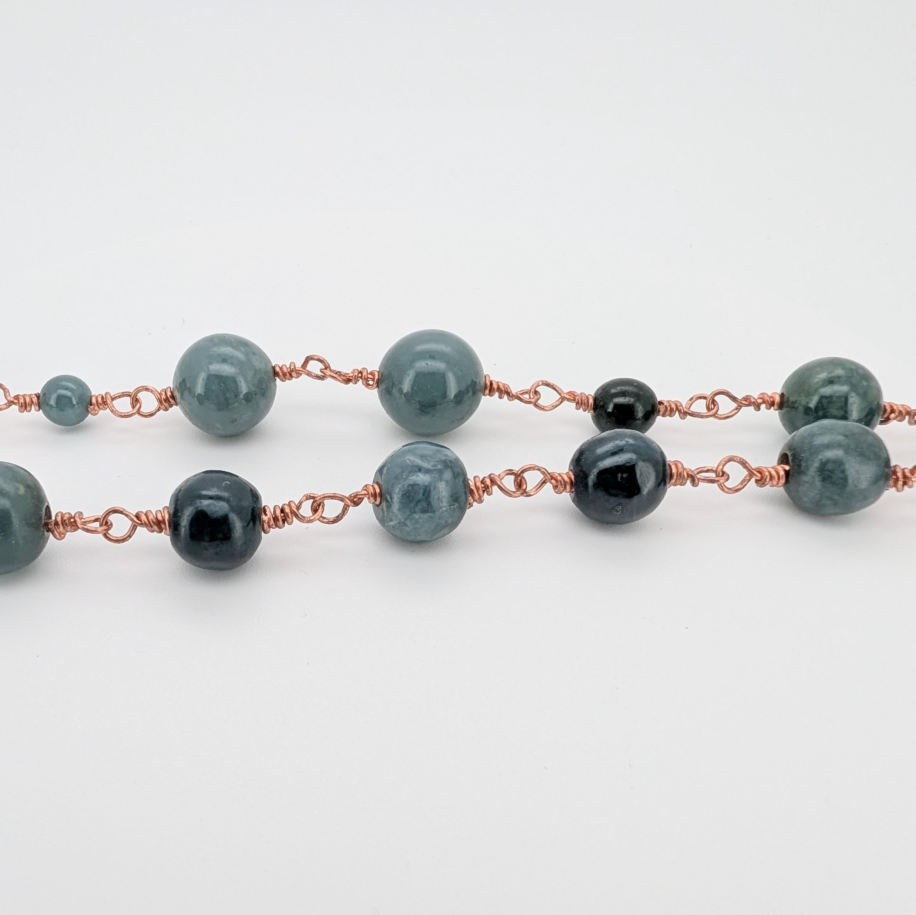 Collana di esemplari di giada guatemalteca fatta a mano con perle dei mari del sud in vendita 14