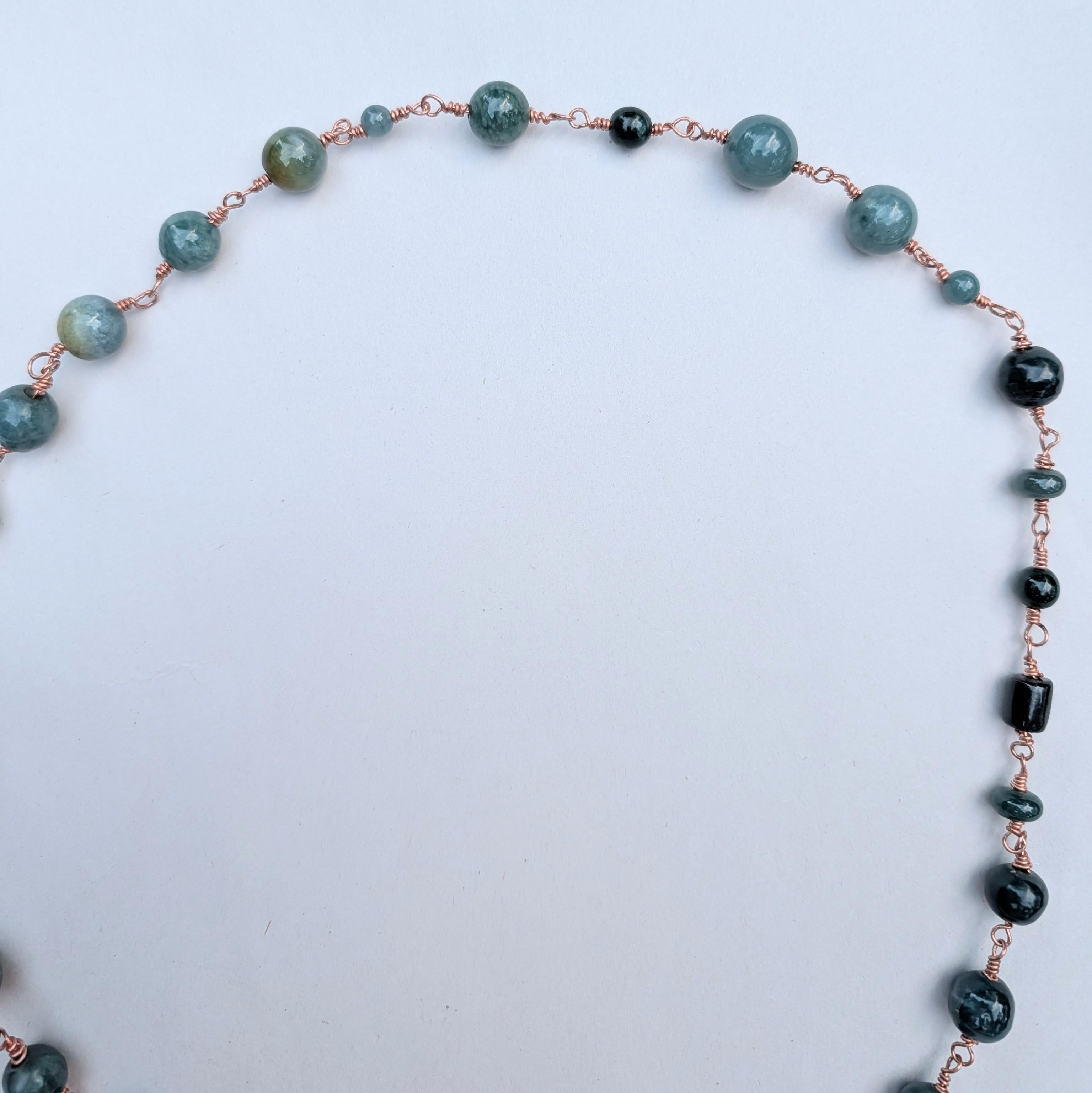 Collana di esemplari di giada guatemalteca fatta a mano con perle dei mari del sud In condizioni Nuovo in vendita a Southbury, CT