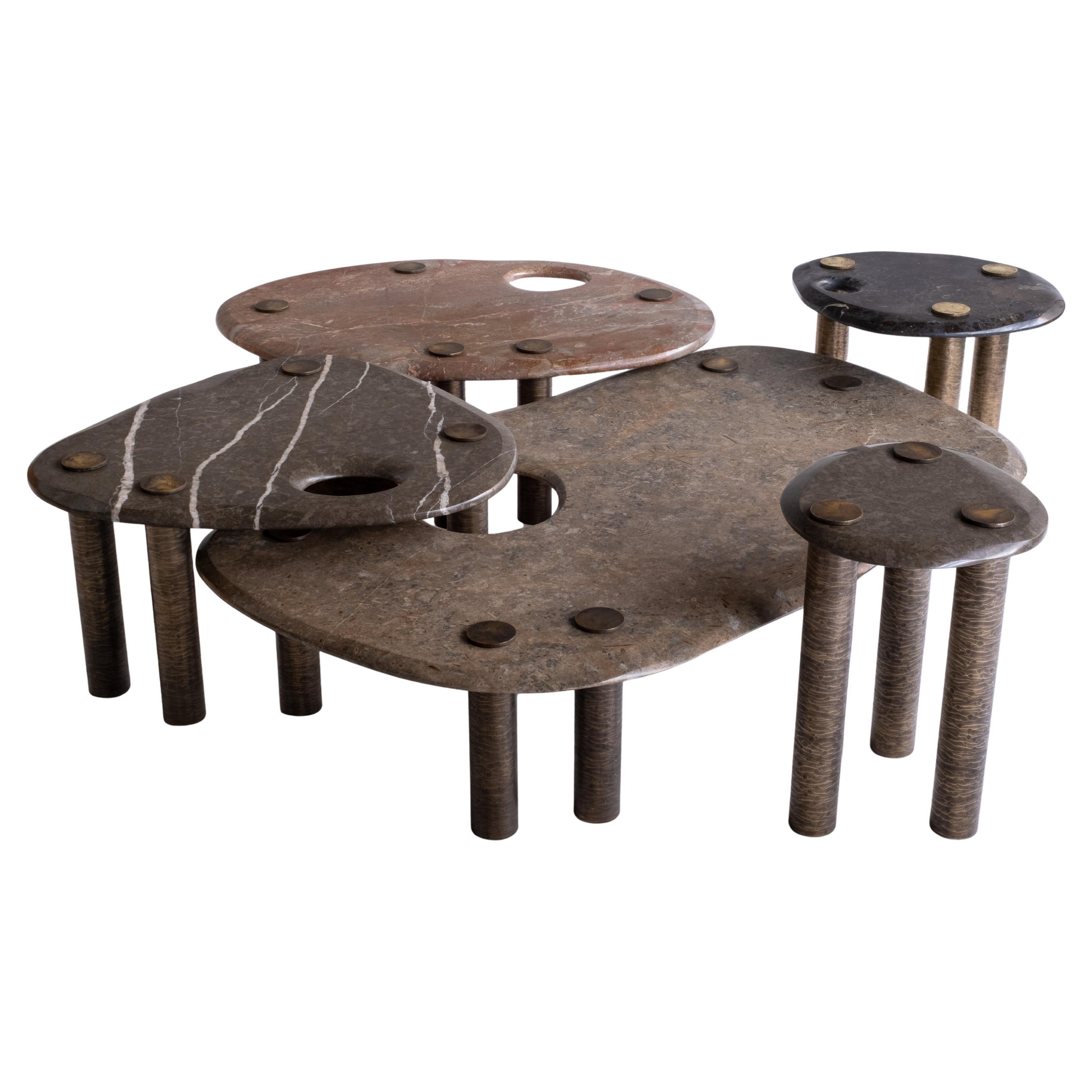 Mesa de centro Hagstone hecha a mano, latón texturizado y raro mármol británico