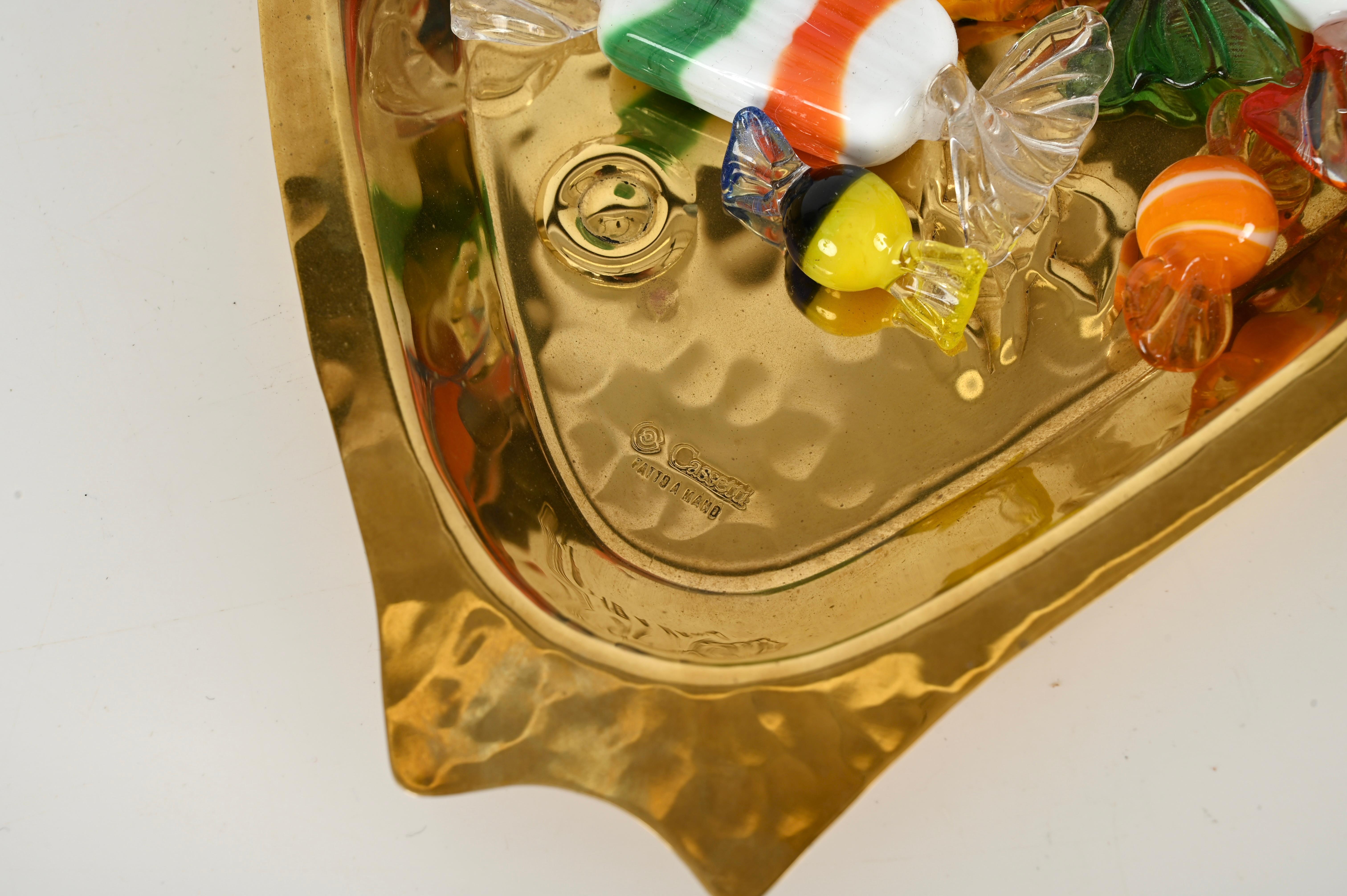 Vide-poche o centro de mesa de latón martillado hecho a mano por Cassetti, Italia 1970 en venta 6