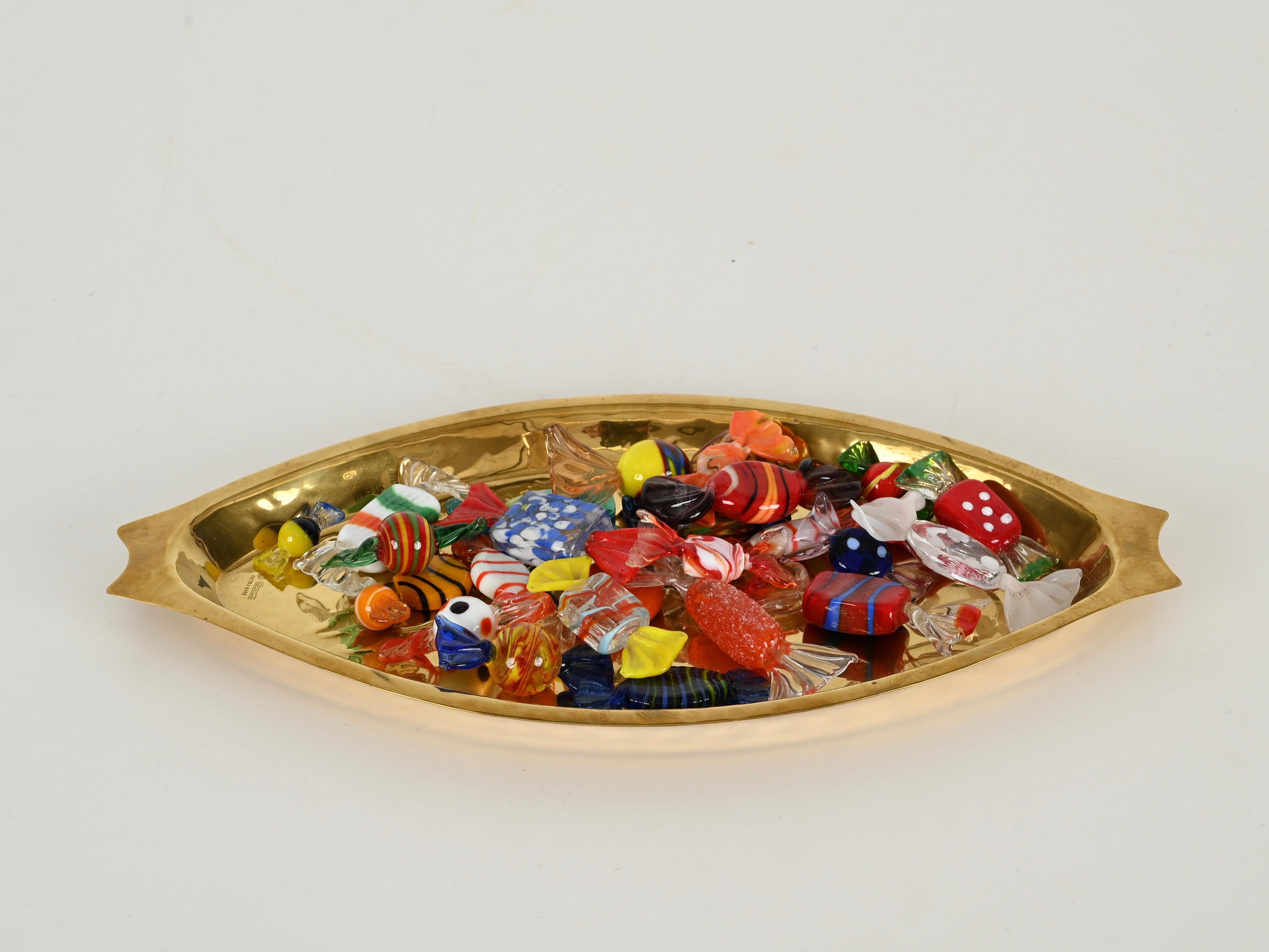 Vide-poche o centro de mesa de latón martillado hecho a mano por Cassetti, Italia 1970 Italiano en venta