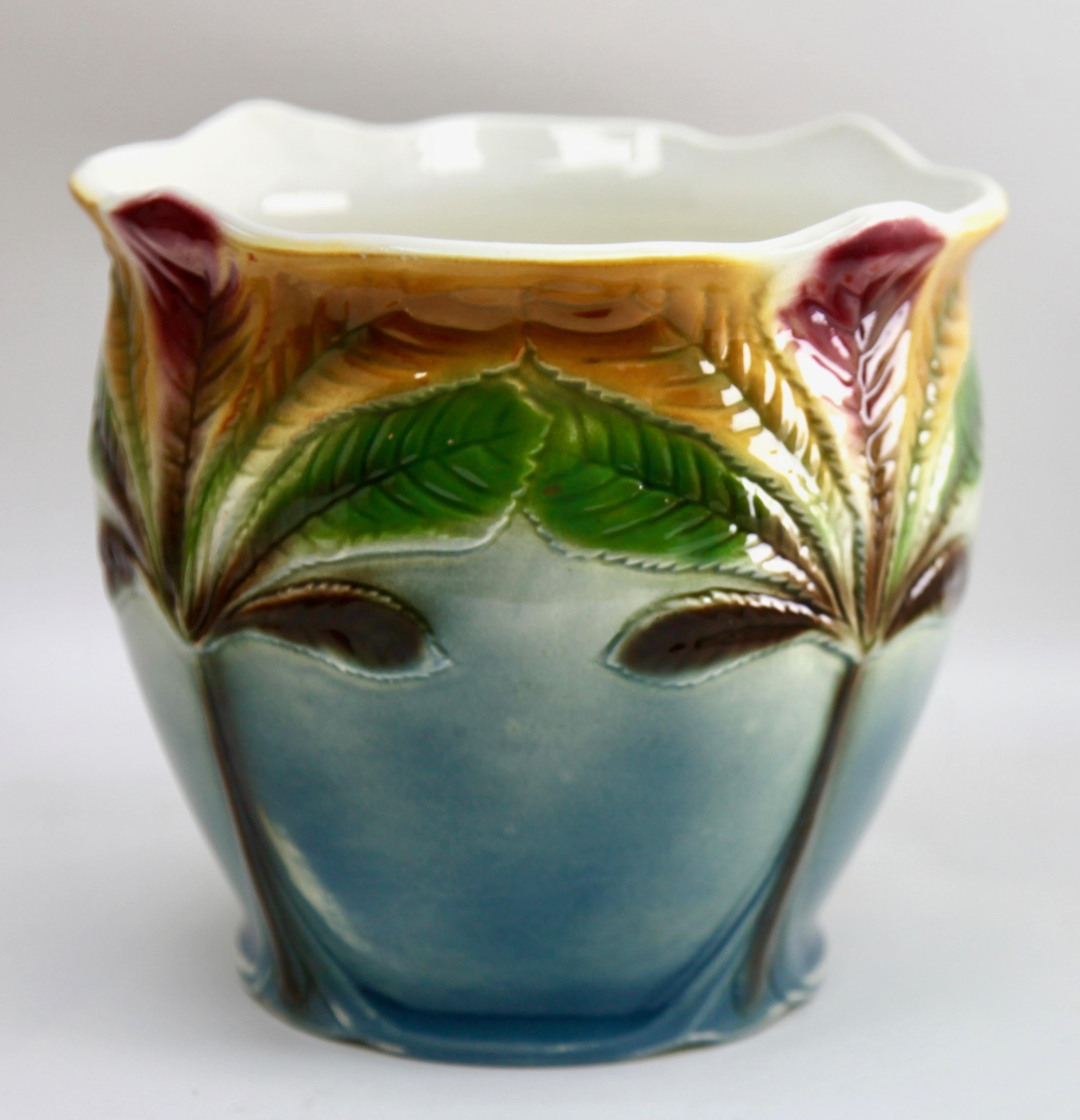 Brilliant handmade hand glazed Art Nouveau Planter jardinière, 1930
Wonderful Art Nouveau period/ ceramic planter jardinière, handmade and hand glazed in brilliant blue with red glazed details.

The piece is in excellent condition and a real