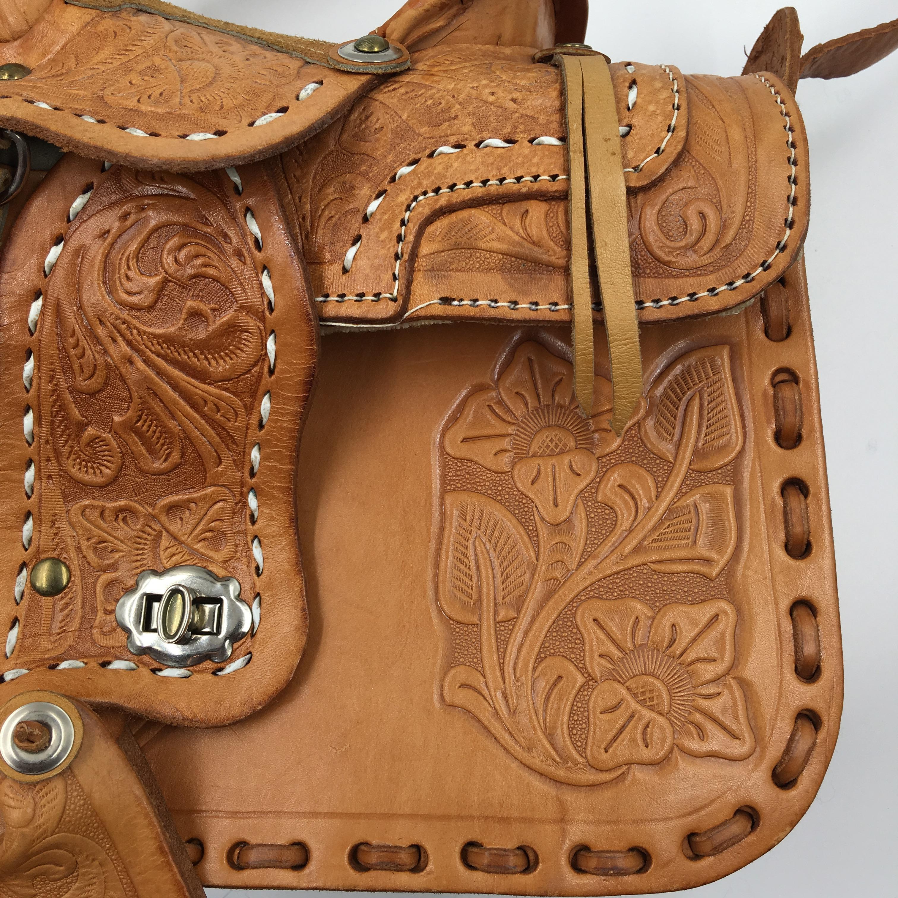 Handmade, Artisan Hand Tooled Mexican Leather and Sheepskin Saddle Shoulder Bag  In Good Condition In Los Angeles, CA
