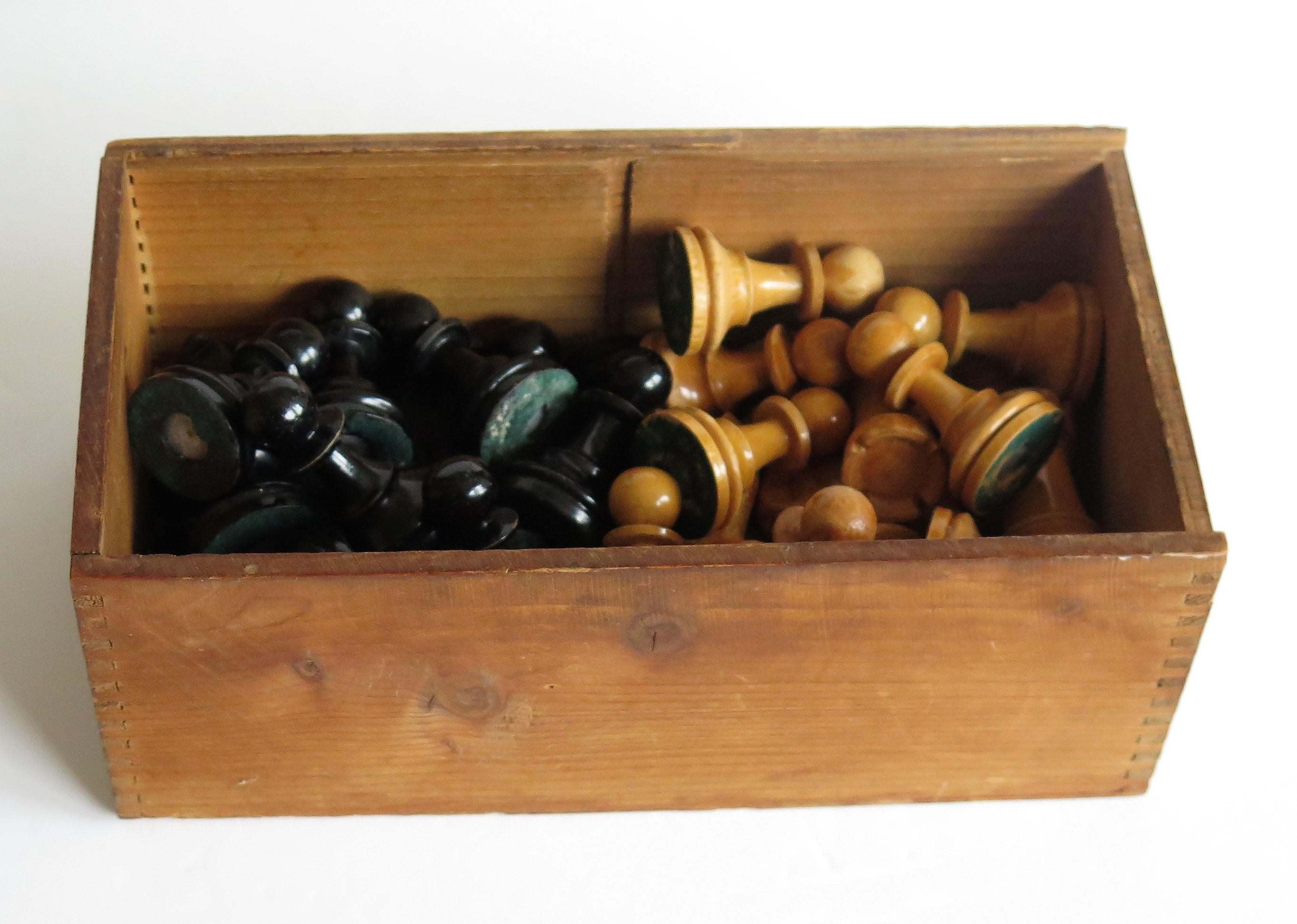 Handmade Hardwood Weighted Club Chess Set Pine Jointed Box 90 mm Kings, Ca 1920  10