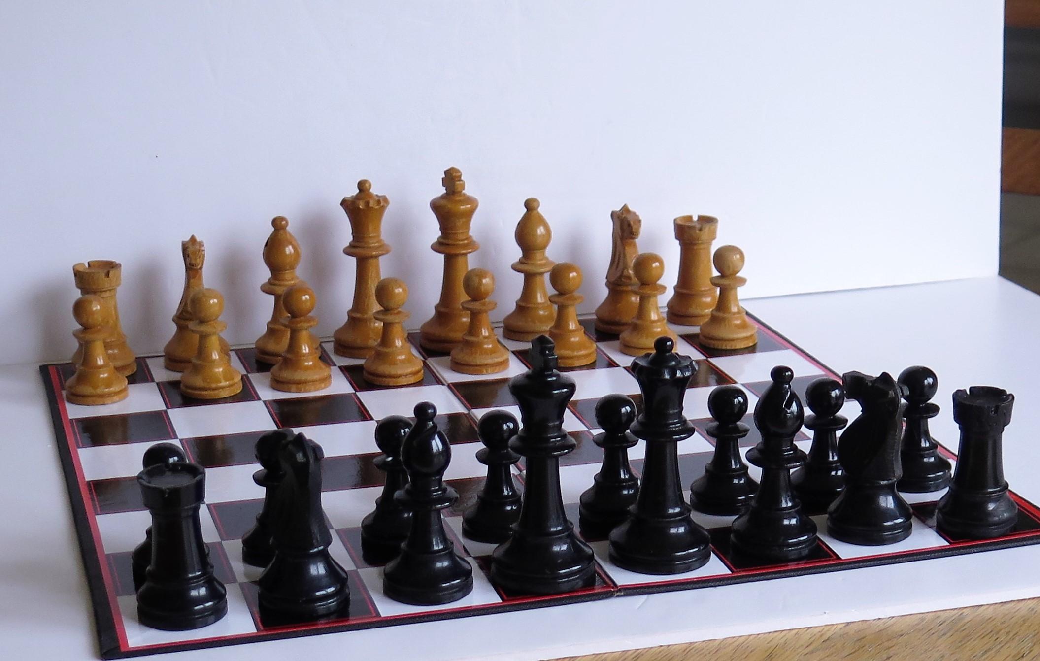 British Handmade Hardwood Weighted Club Chess Set Pine Jointed Box 90 mm Kings, Ca 1920 