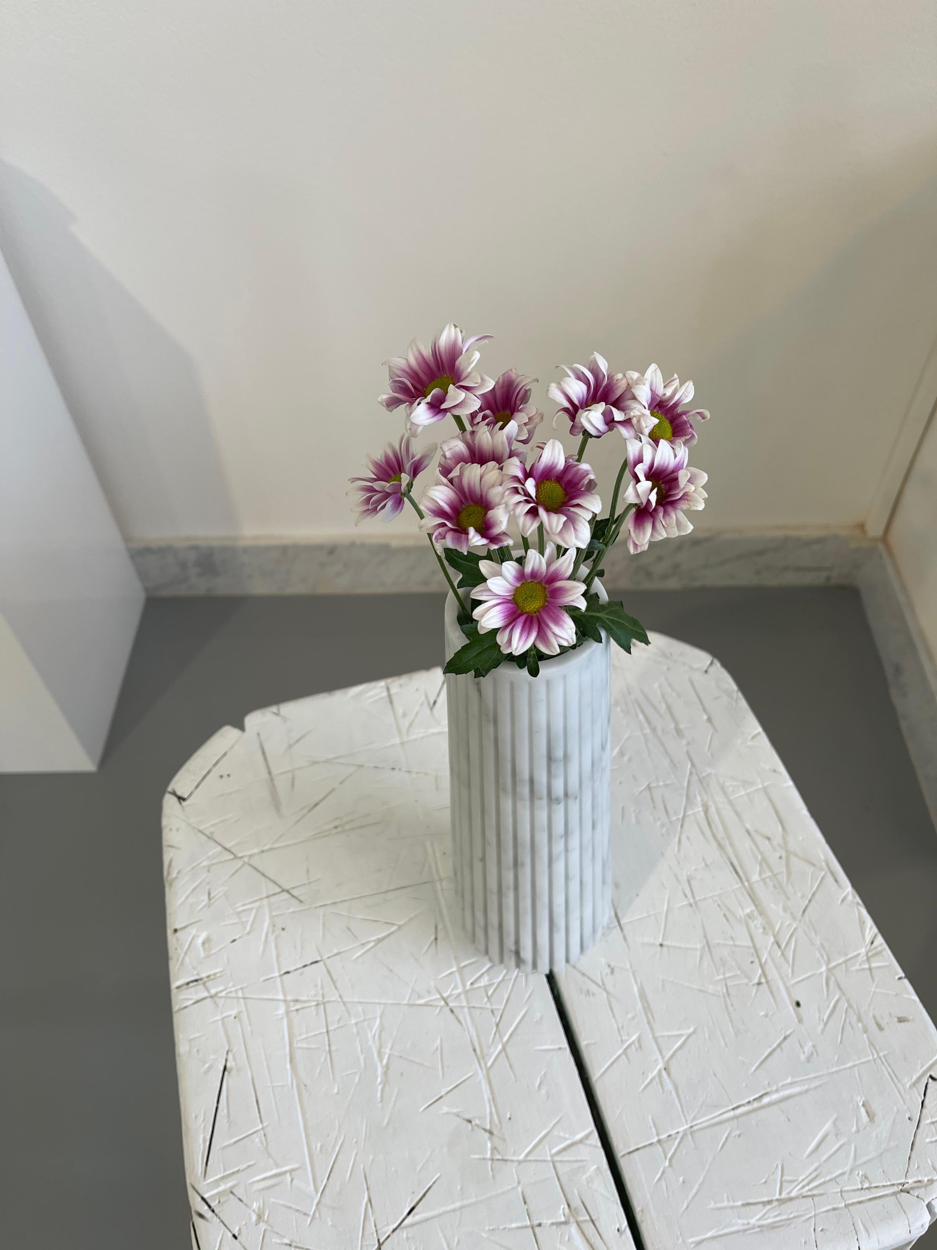 Handmade High Striped Vase in White Carrara Marble For Sale 4
