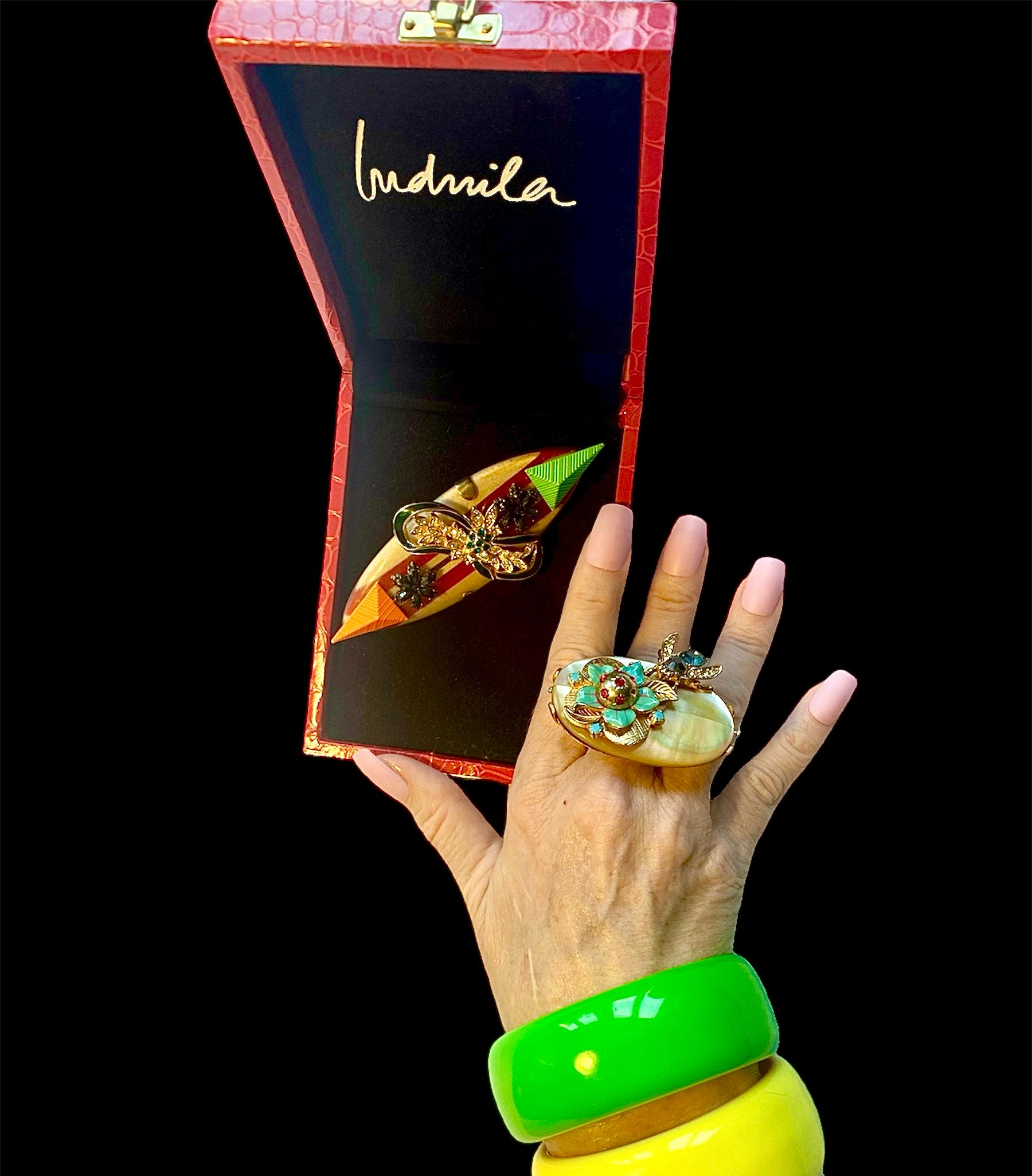 Anello unico. Upcycling elevato. Quarzo, bronzo placcato oro e elementi vintage. in vendita 9