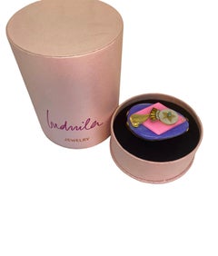 Einmaliger Ring. Hochwertiges Upcycling. Quarz, vergoldete Bronze und Vintage-Elemente.