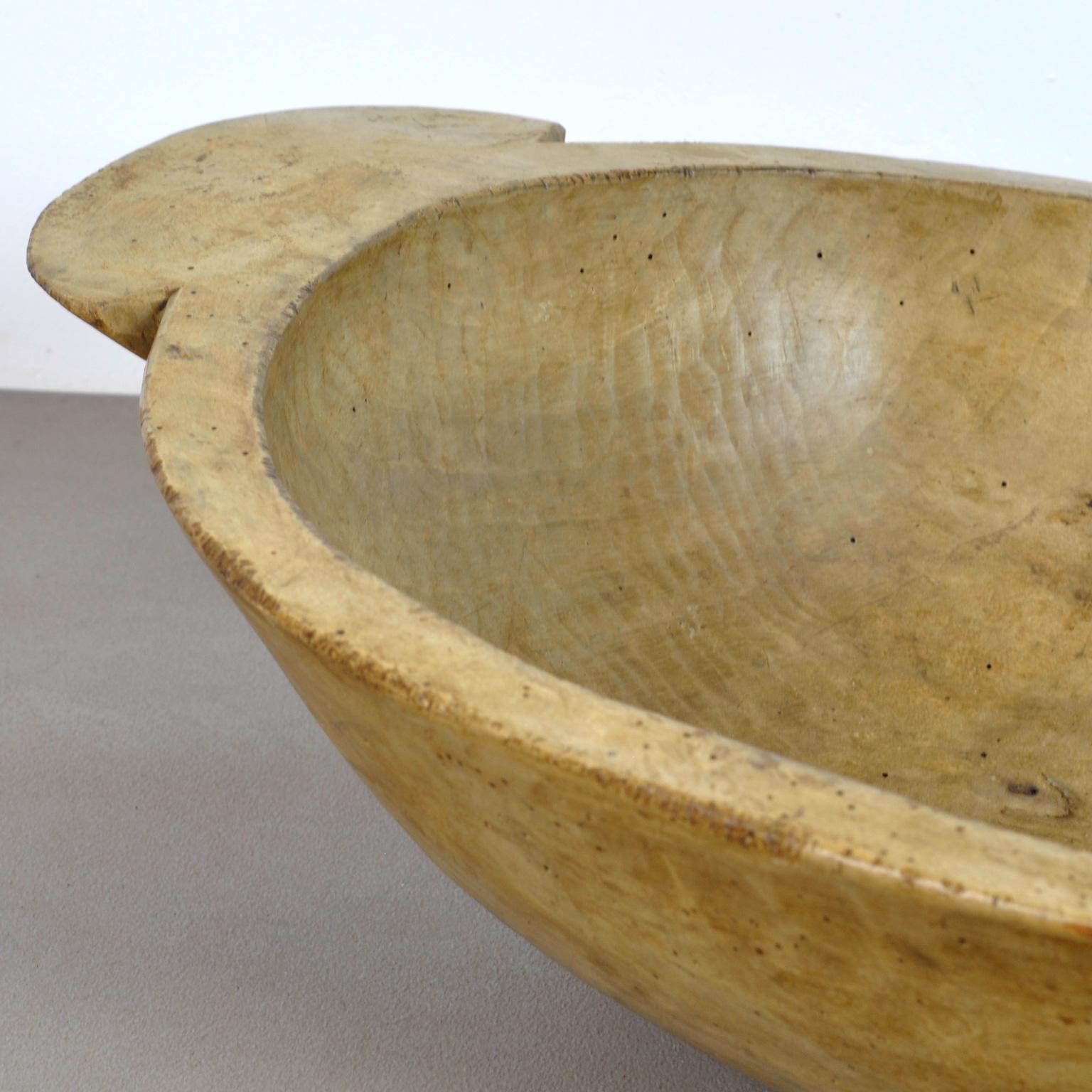 Handmade Hungarian Wooden Dough Bowl, Early 1900s In Good Condition In Amsterdam, Noord Holland