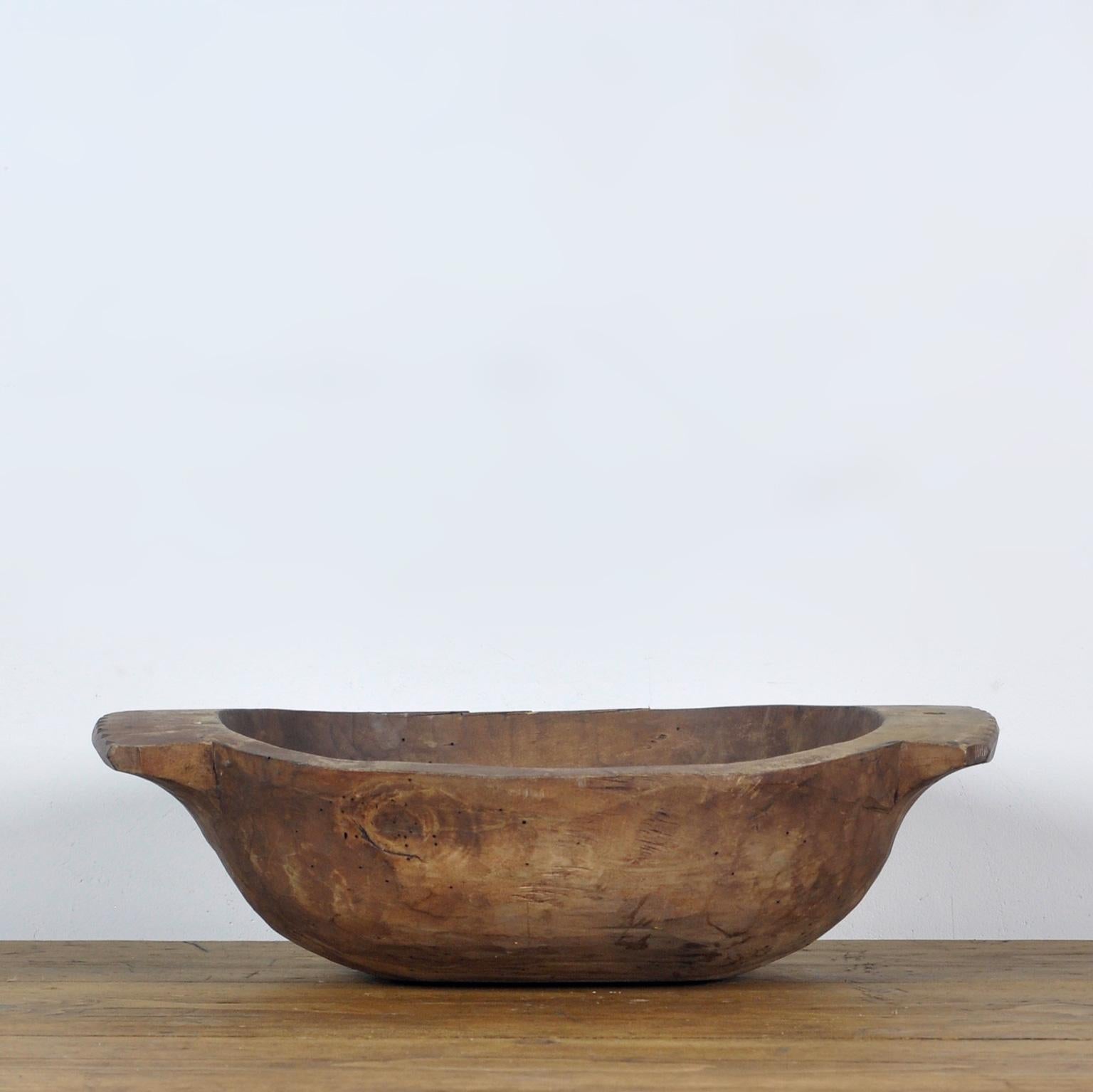 Handmade Hungarian Wooden Dough Bowl, Early 1900s In Good Condition In Amsterdam, Noord Holland