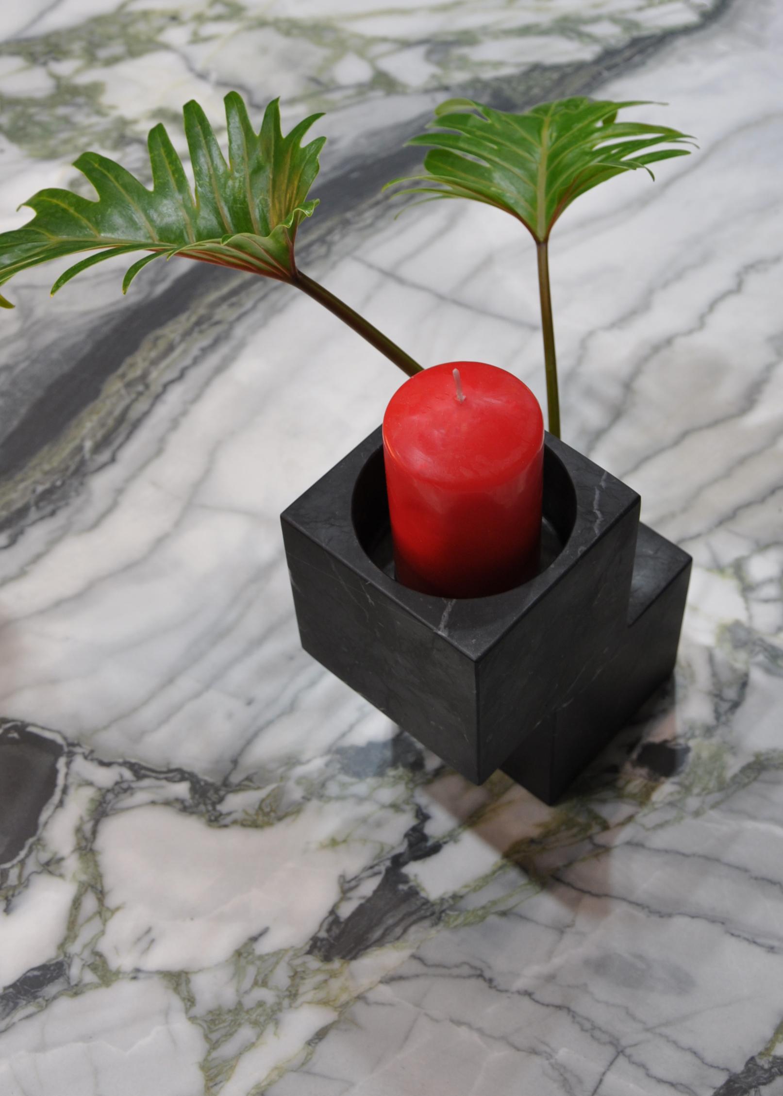 Hybrid multifunction vase in satin white Carrara or black Marquina marble in collaboration with Matteo Giarrè Design.
This object gives a distinct touch to your house, kitchen and table, to your office and can be a sophisticated and original gift;