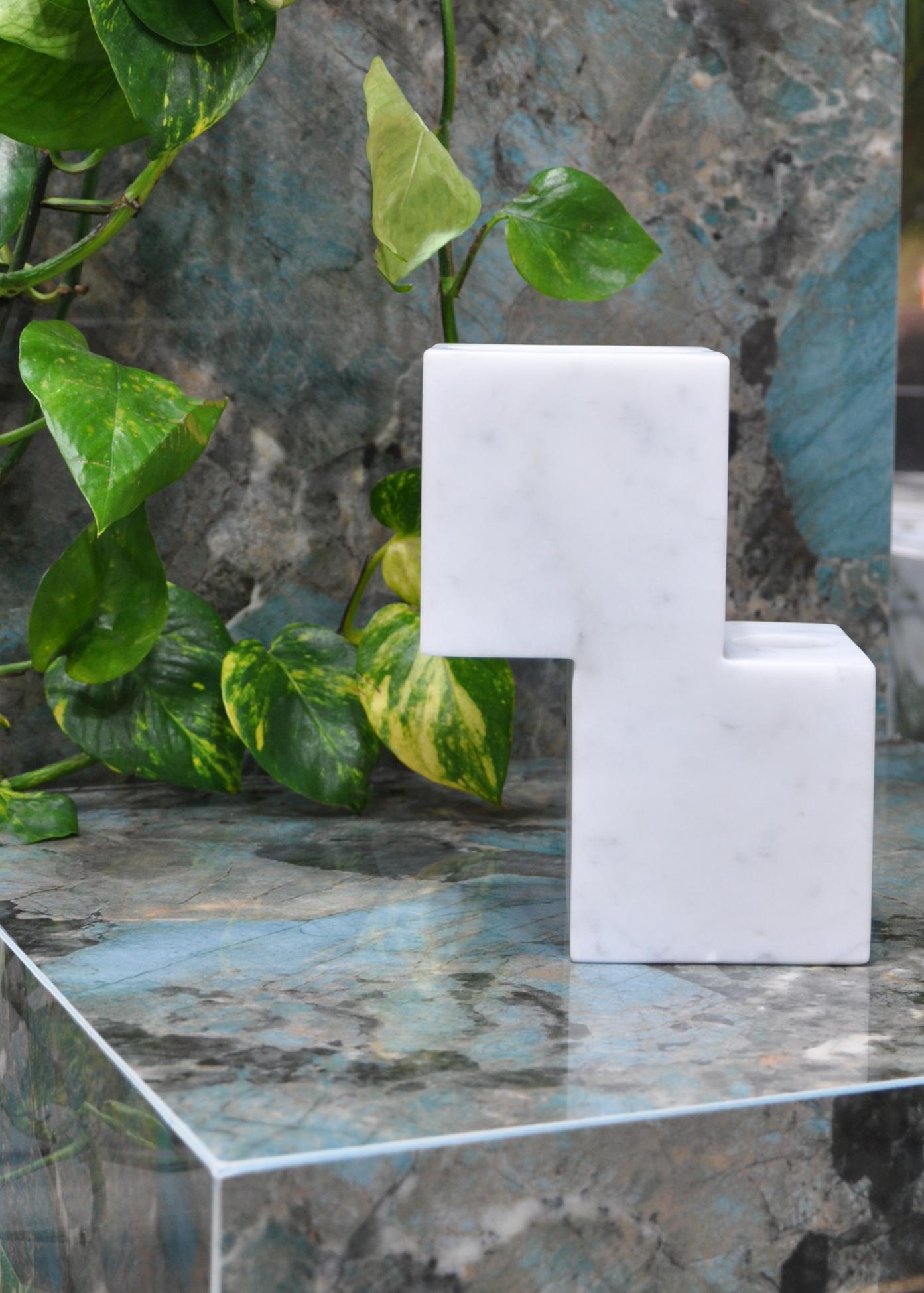 italien Vase hybride multifonctionnel fait à la main en marbre blanc de Carrare en vente