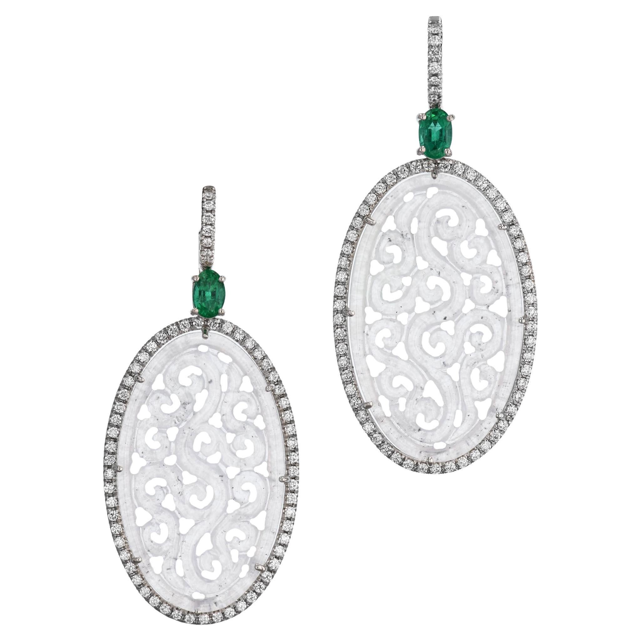 Boucles d'oreilles 18 carats faites à la main avec des tranches de jadeite, des émeraudes zambiennes, des diamants et des pavés.