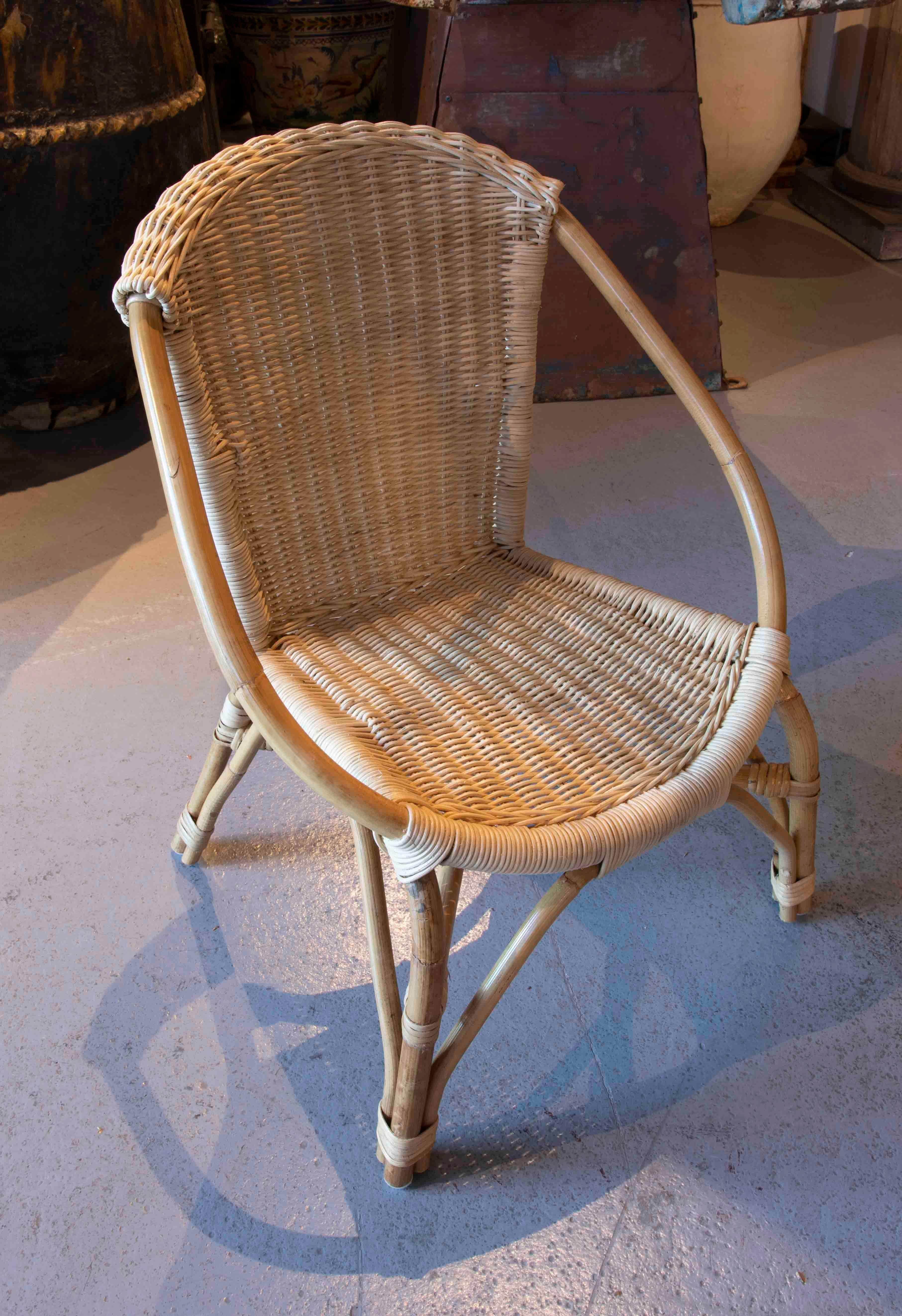 Silla de mimbre y ratán para niños hecha a mano en su color natural Mimbre en venta