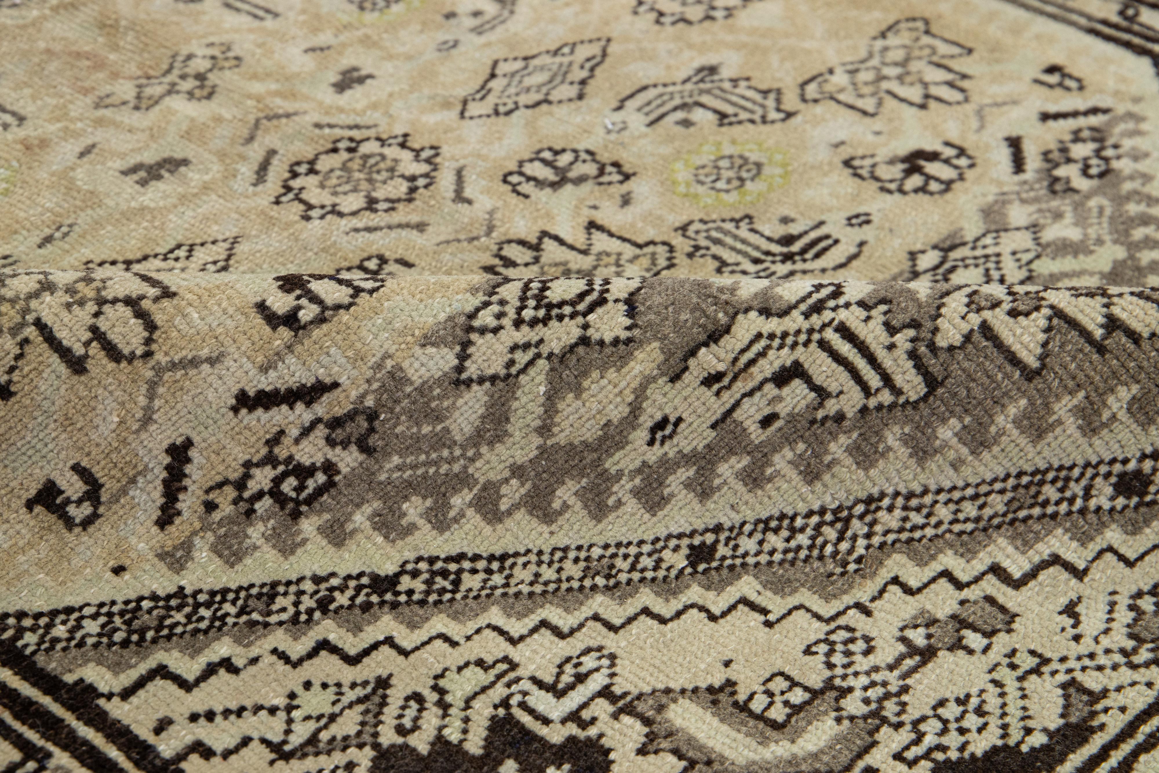 Tapis Malayer ancien en laine brun clair 5 x 9 avec motif sur toute la surface en vente 3