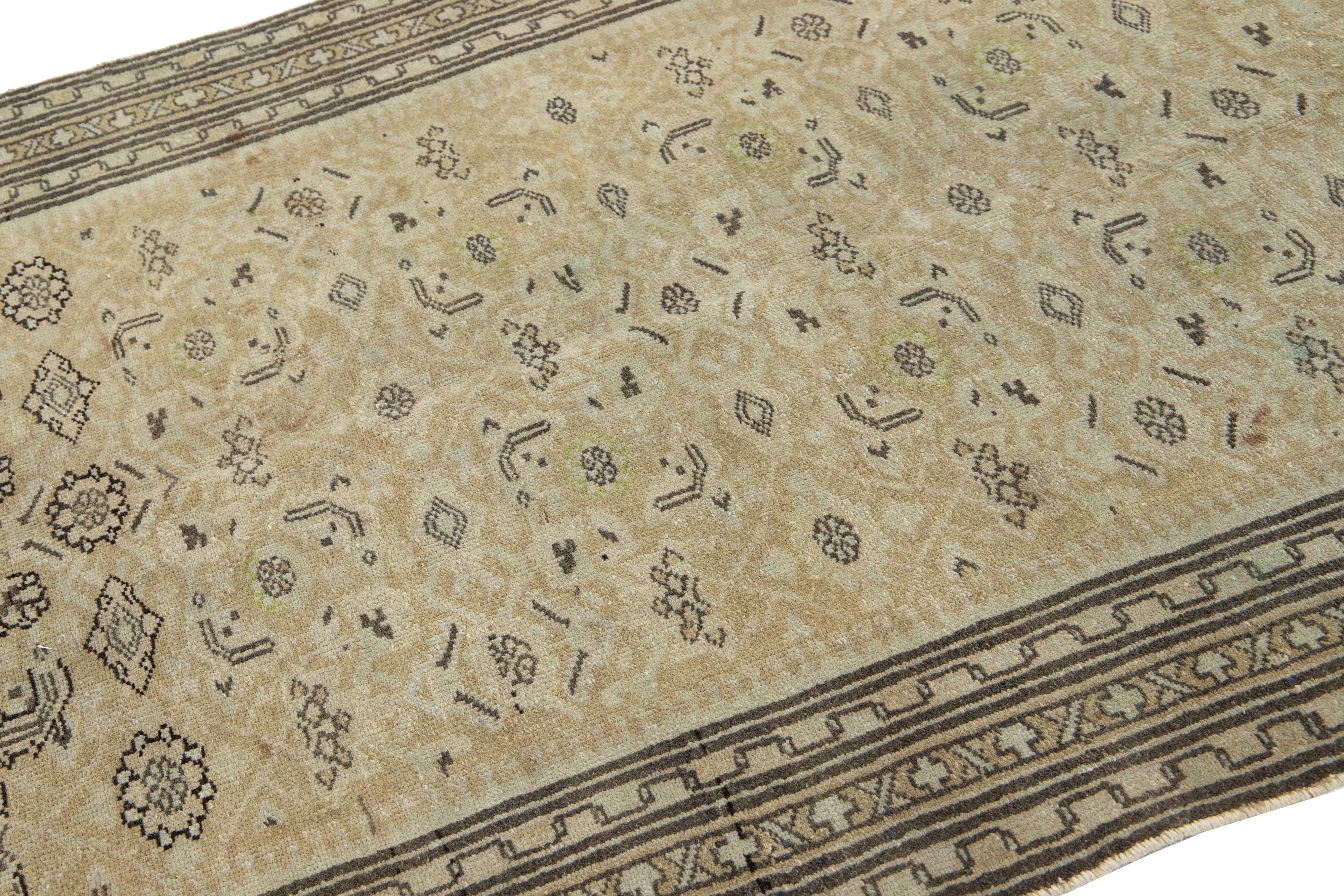 Handgefertigter brauner 5 x 9 antiker Malayer-Wollteppich mit Allover-Design (Handgeknüpft) im Angebot