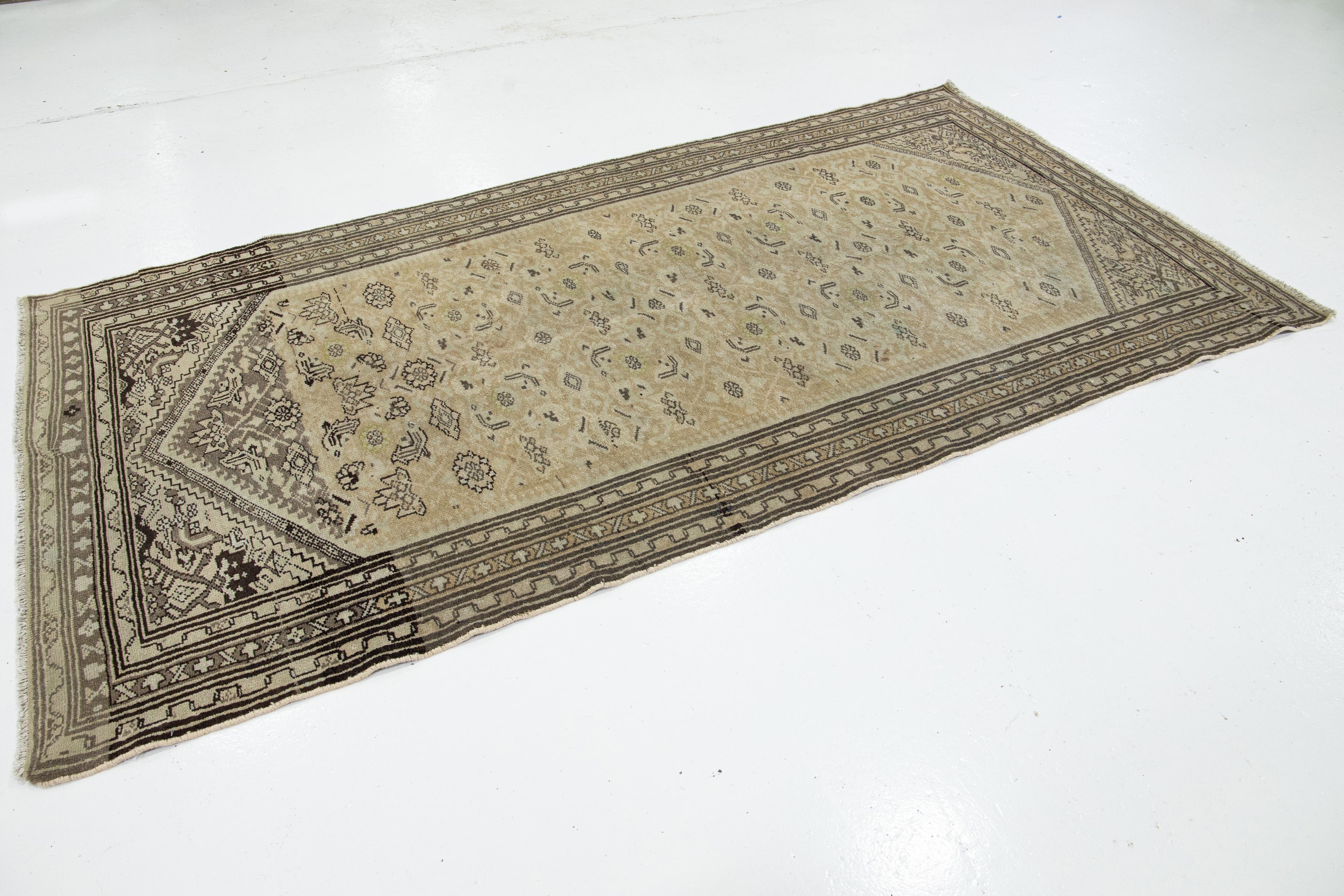 Handgefertigter brauner 5 x 9 antiker Malayer-Wollteppich mit Allover-Design im Zustand „Gut“ im Angebot in Norwalk, CT