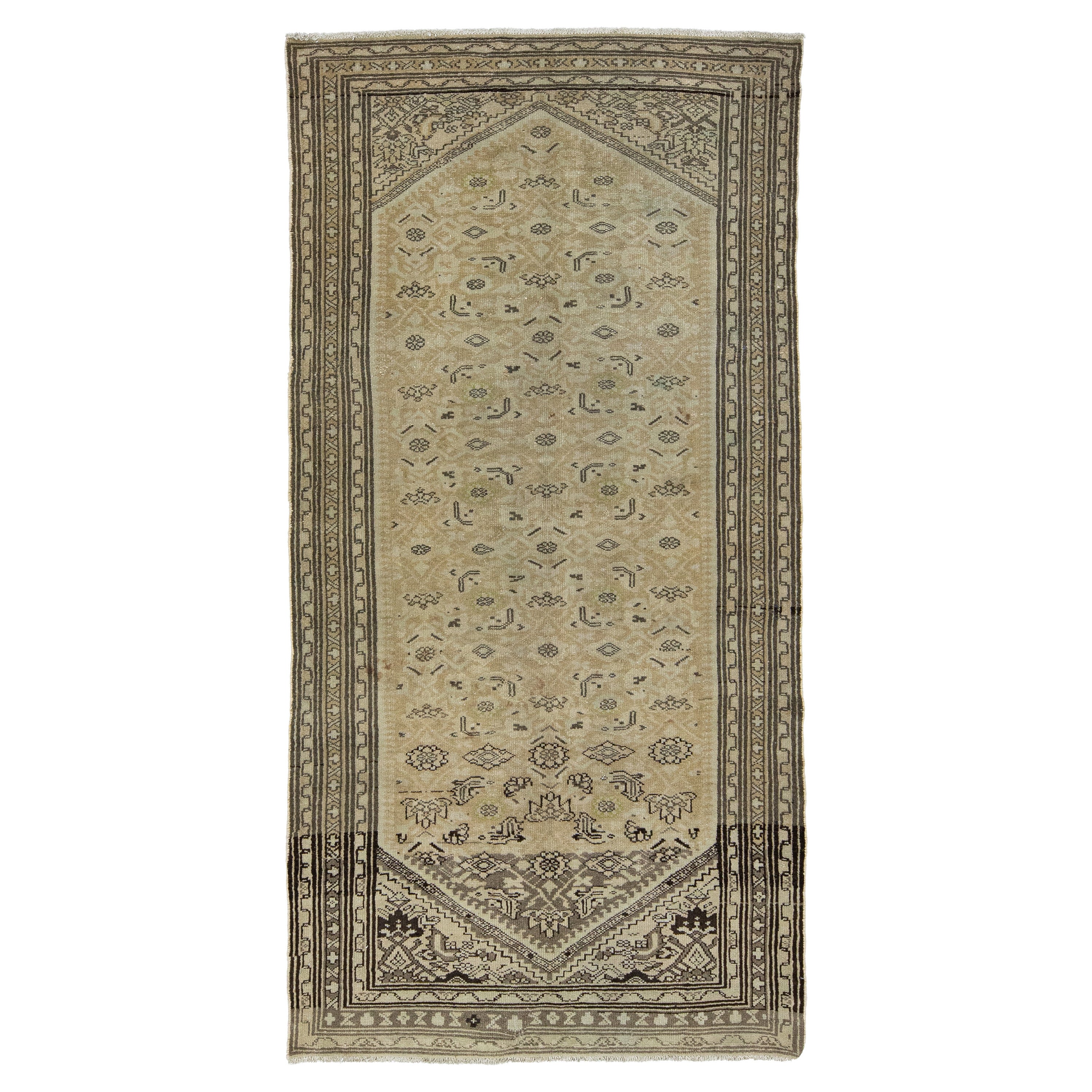 Tapis Malayer ancien en laine brun clair 5 x 9 avec motif sur toute la surface