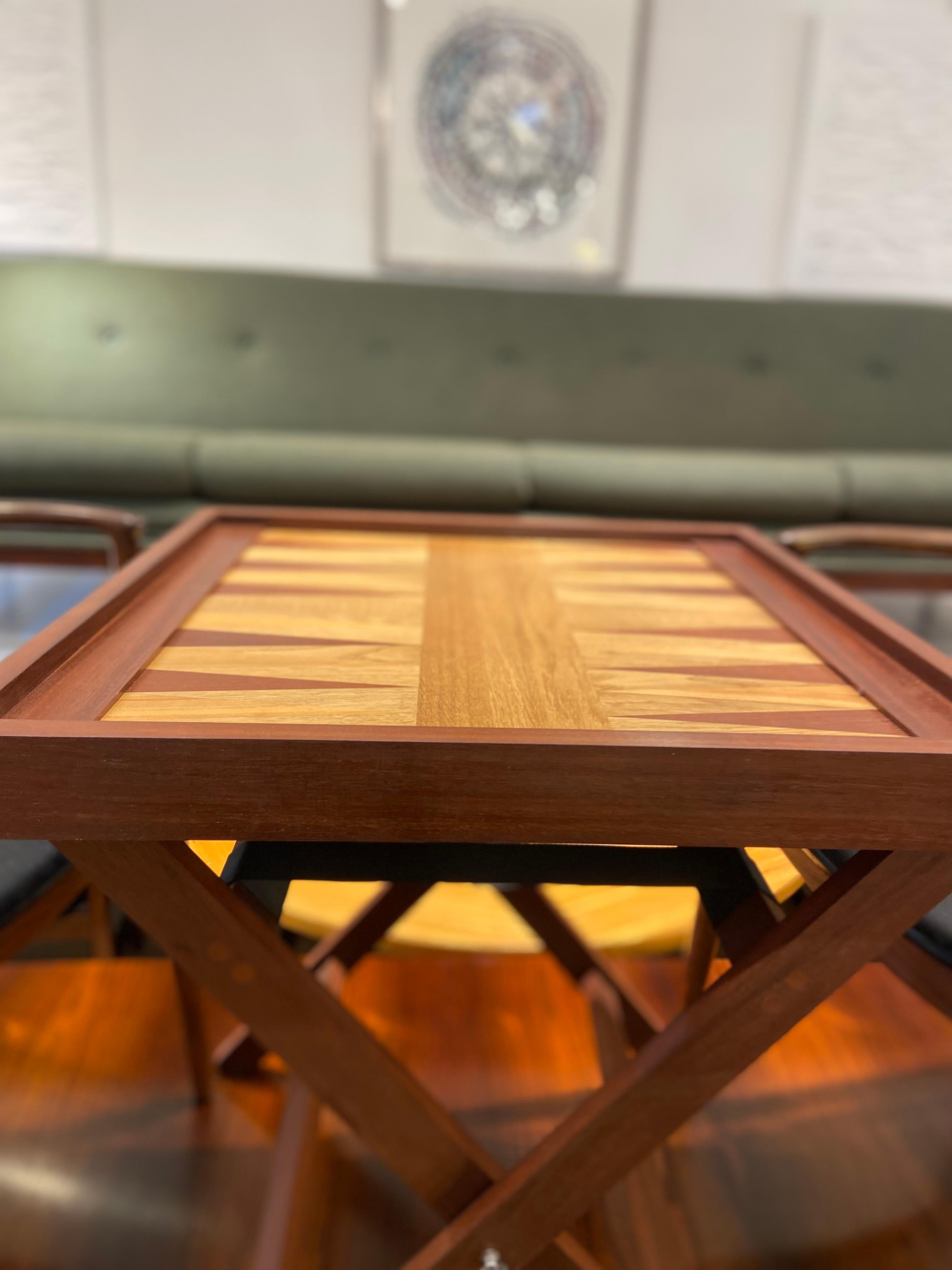 Handmade In The UK Reversible Games Table With Chess & Backgammon Británico en venta