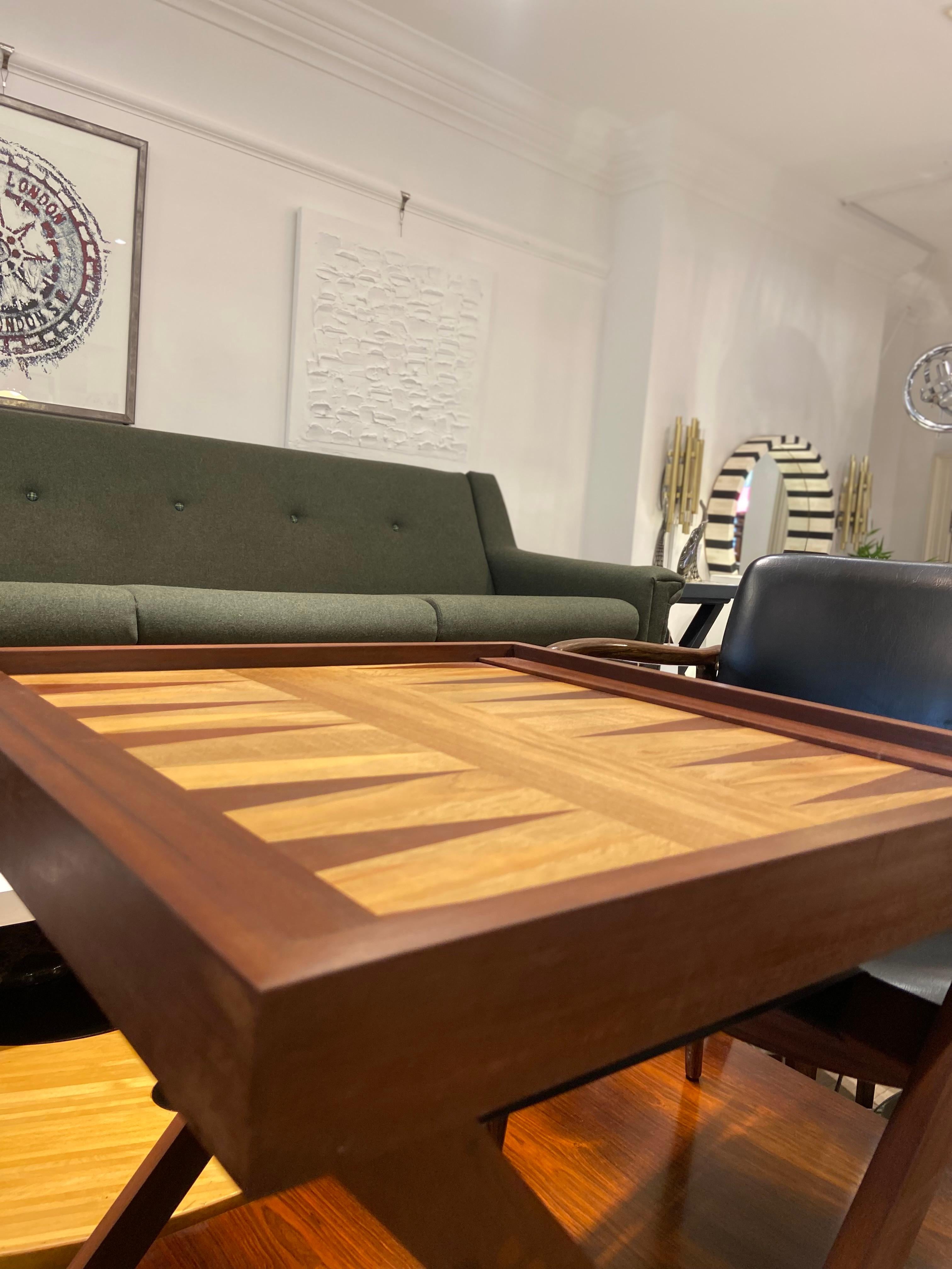 Handmade In The UK Reversible Games Table With Chess & Backgammon en Bueno estado para la venta en London, GB