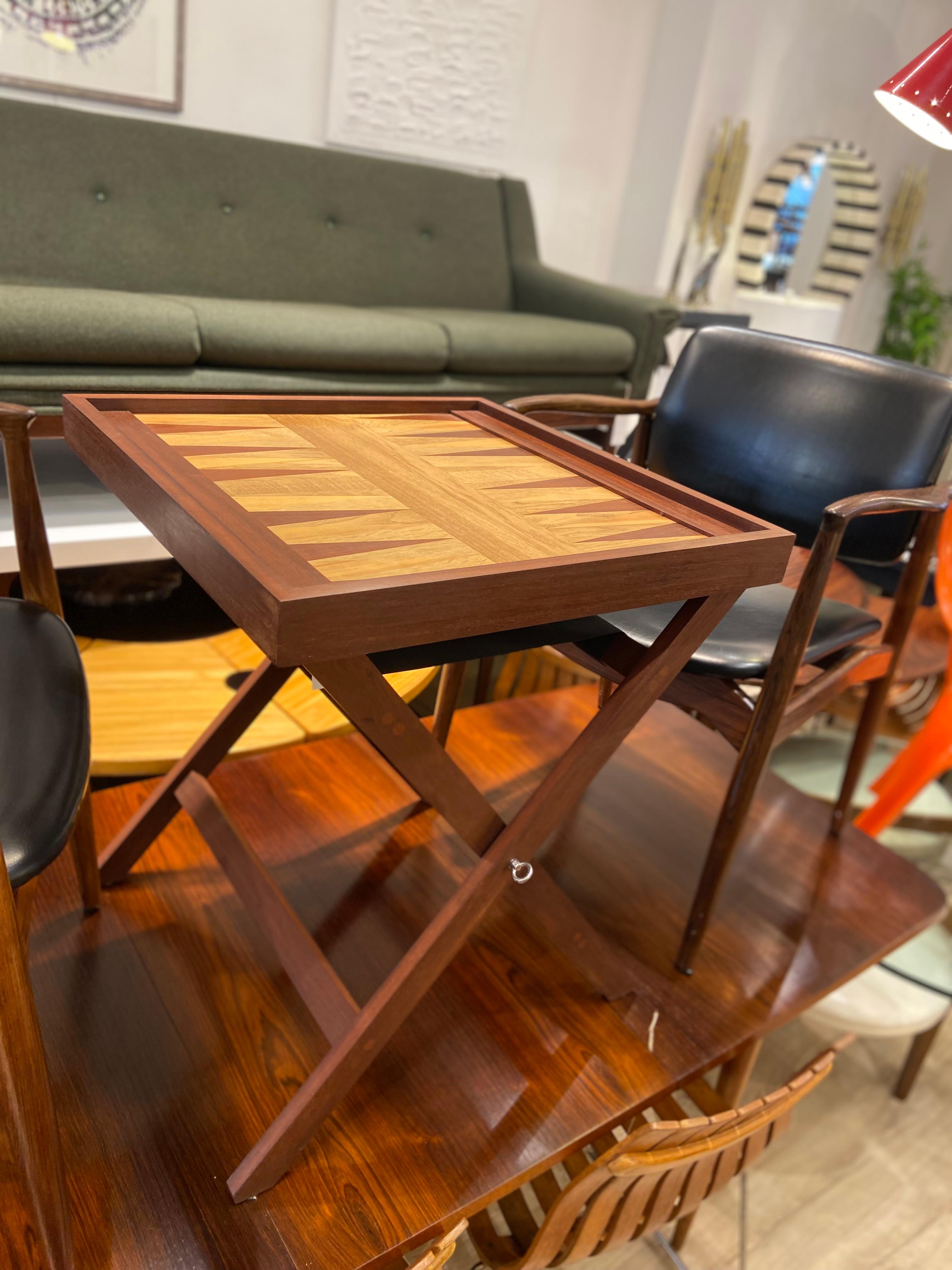 Handmade In The UK Reversible Games Table With Chess & Backgammon Siglo XXI y contemporáneo en venta