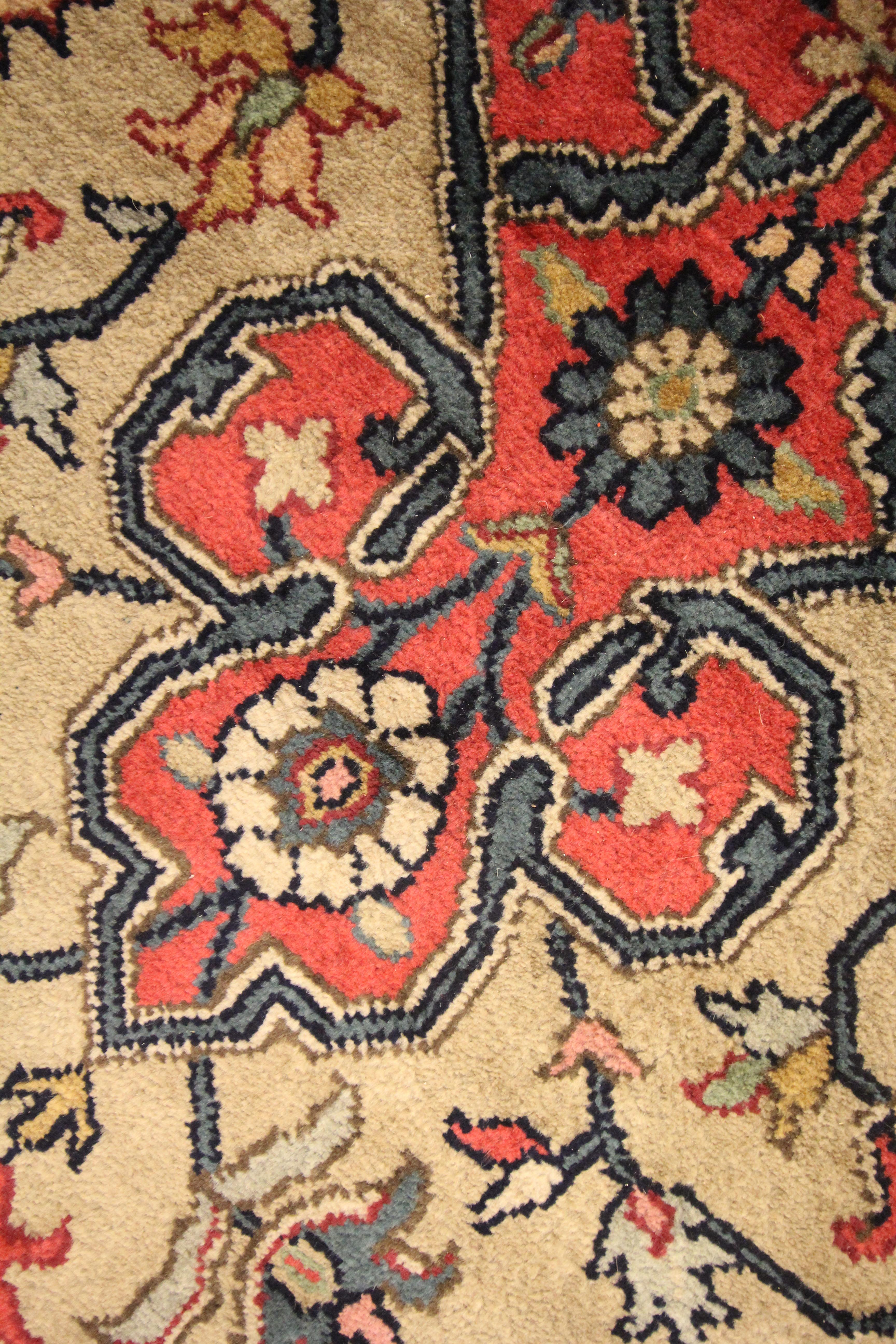 Tapis indien artisanal à la main Nouveau tapis traditionnel audacieux à médaillon Excellent état - En vente à Hampshire, GB