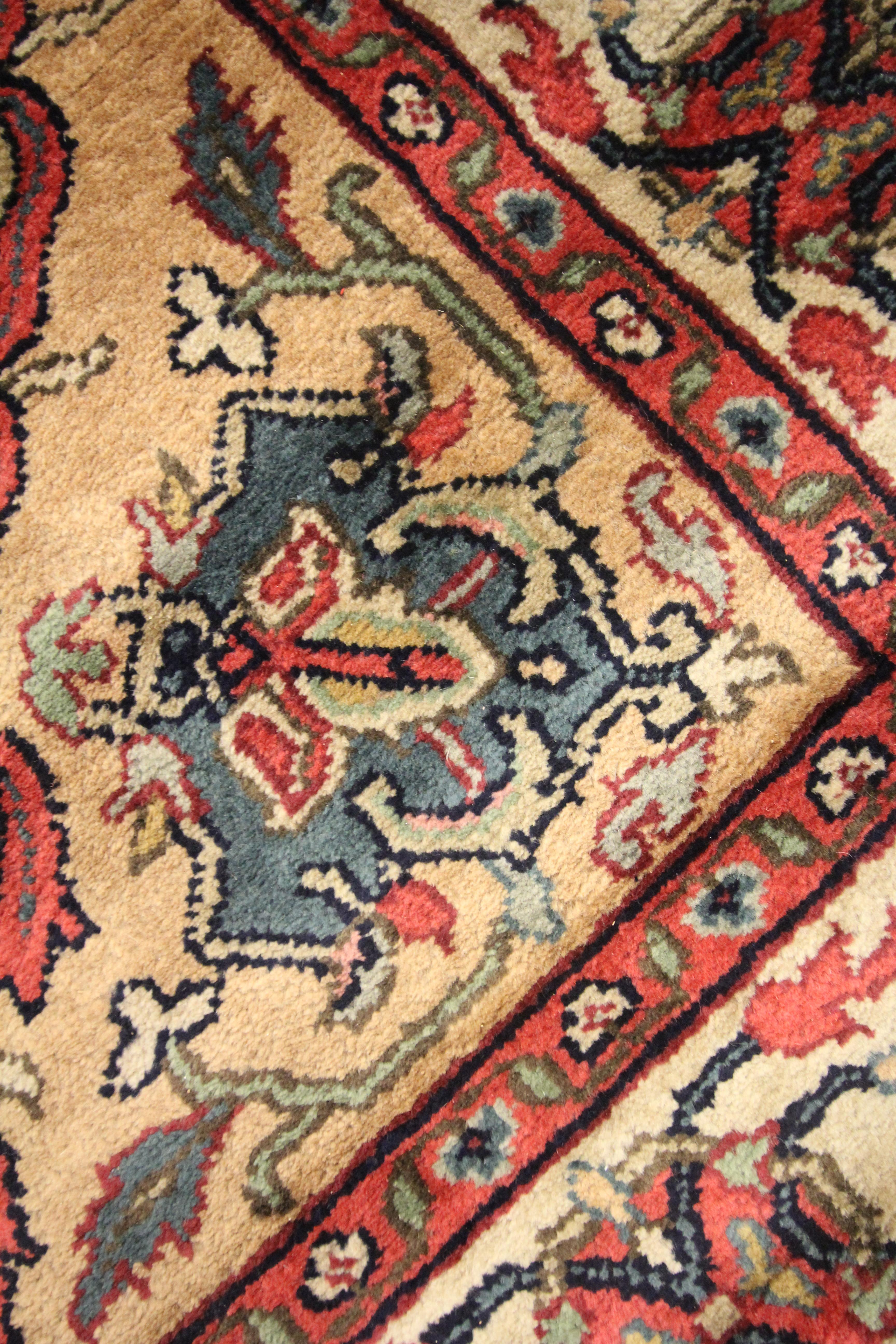 XXIe siècle et contemporain Tapis indien artisanal à la main Nouveau tapis traditionnel audacieux à médaillon en vente
