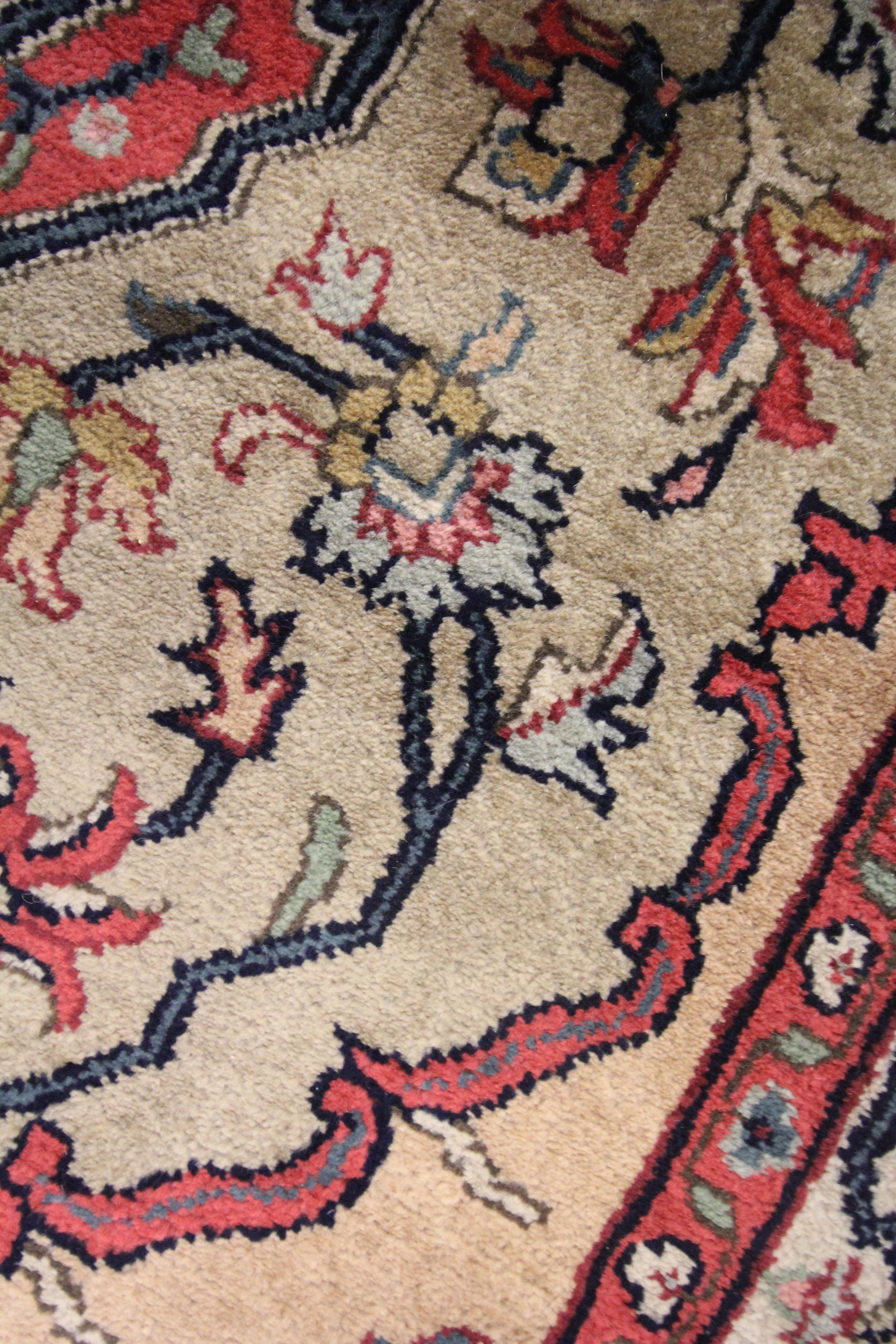 Laine Tapis indien artisanal à la main Nouveau tapis traditionnel audacieux à médaillon en vente