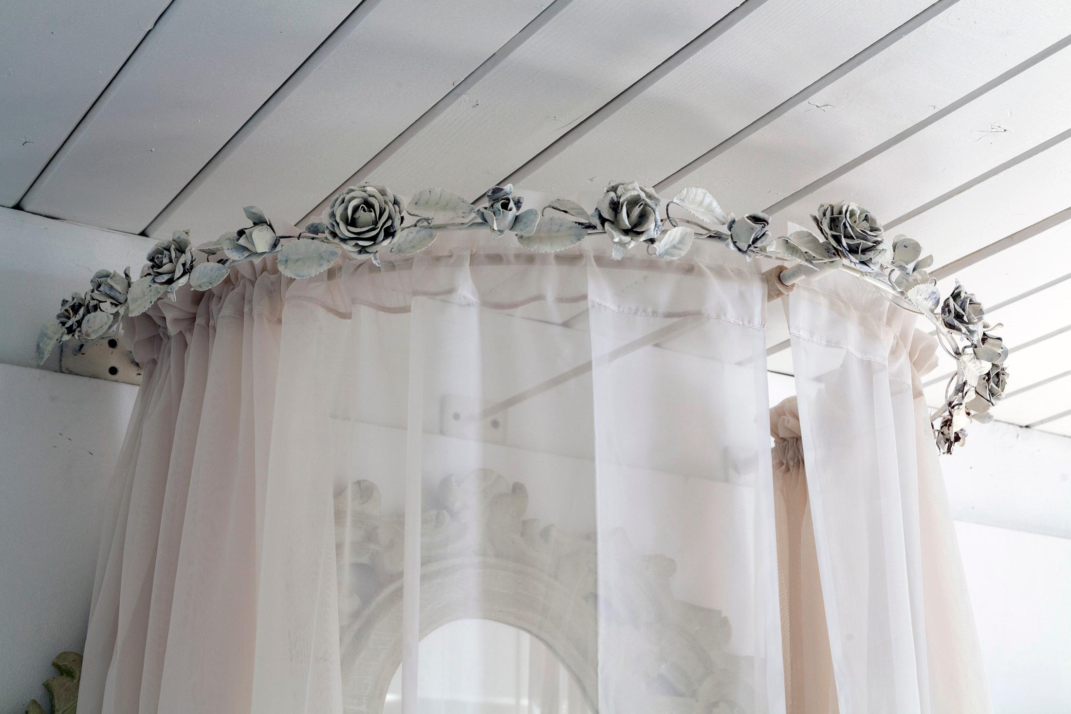 20th Century Handmade Iron Crown Header in Flowers & Leaves with Curtain Rod For Sale