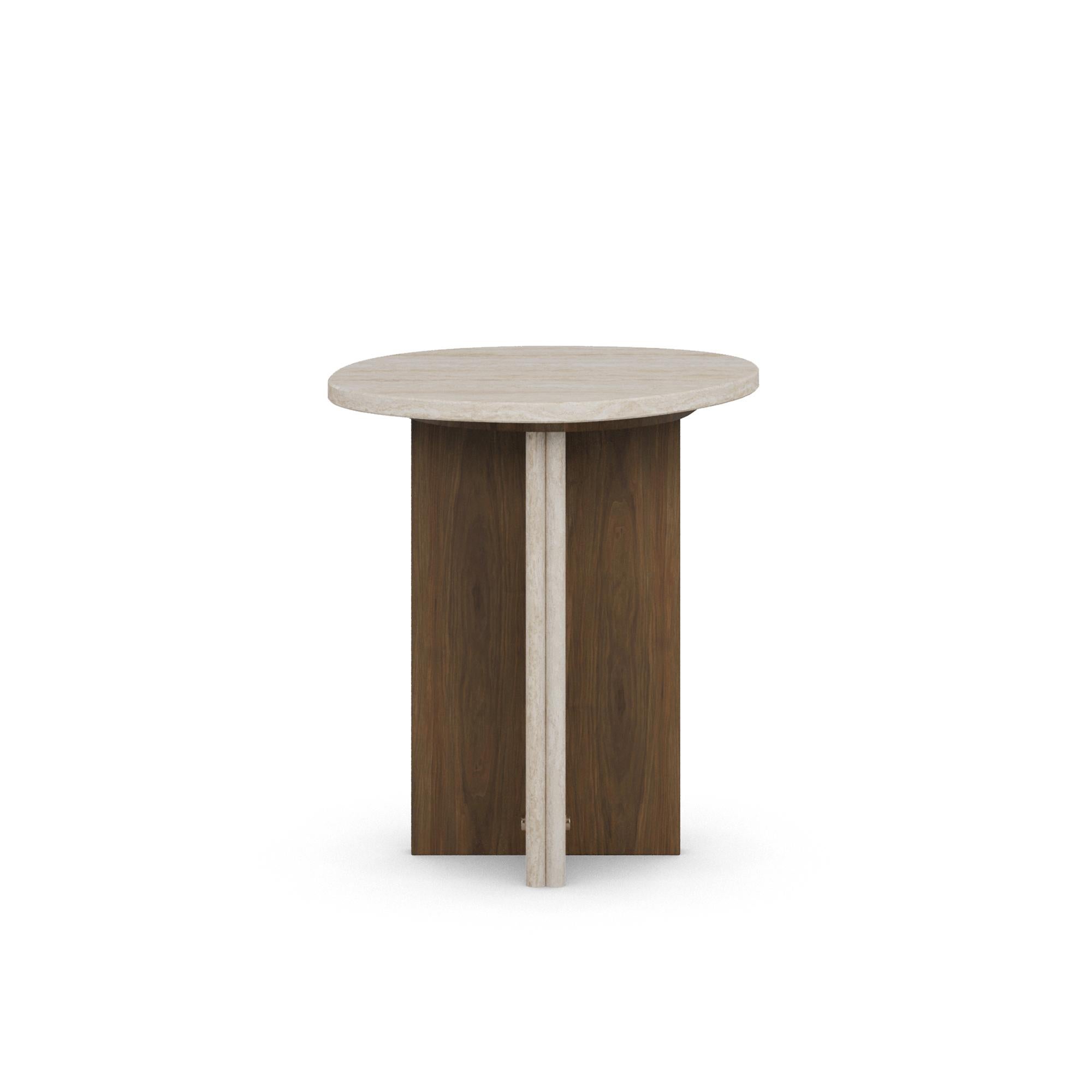 Portugais Table d'appoint Isa faite main en Wood et accents en laiton poli par Nolita Harbour en vente