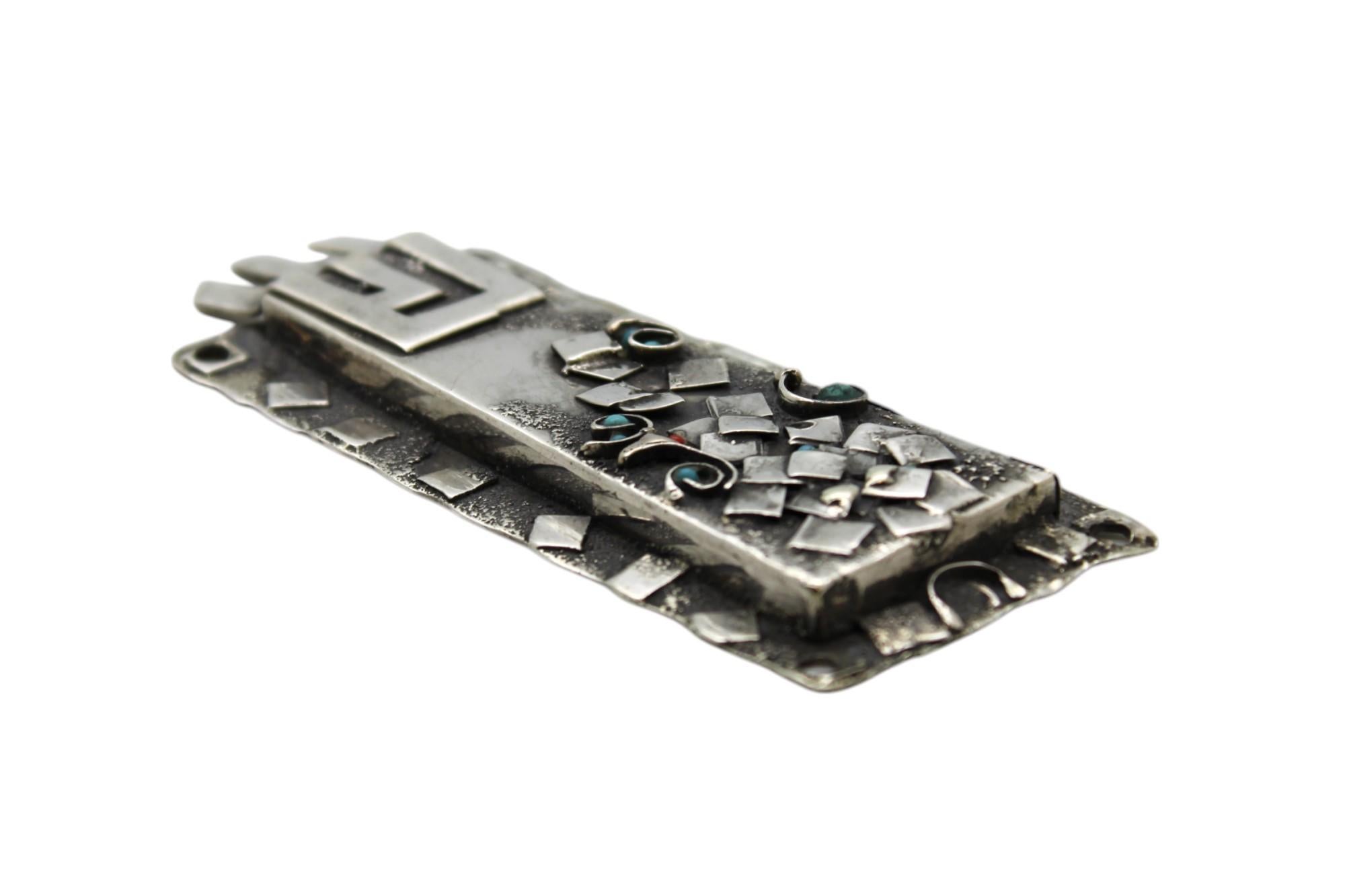 Milieu du XXe siècle Etui à Mezuzah en argent israélien fait à la main - Circa 1950 en vente