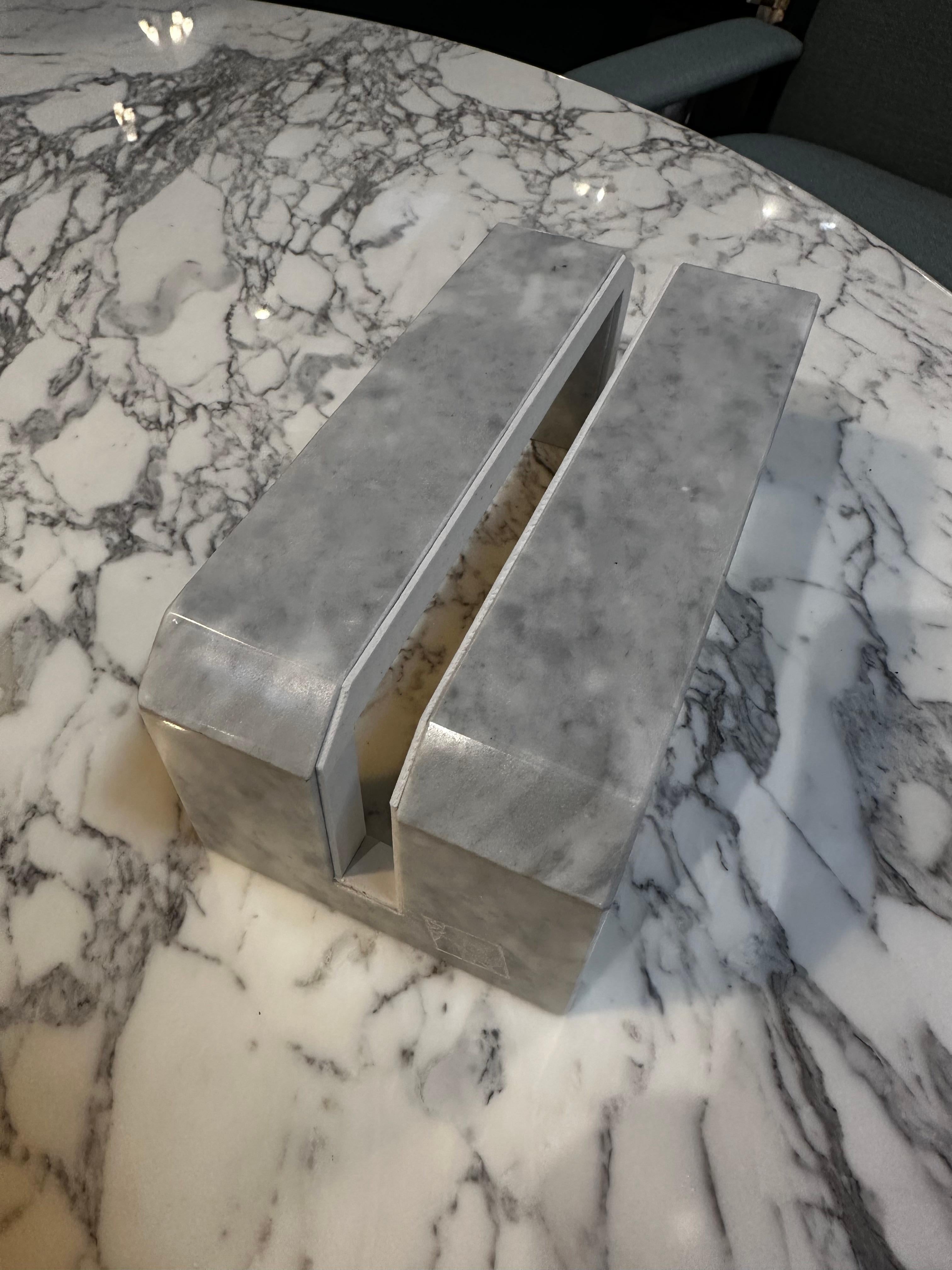 Contemporary Handmade Italia Carrara Marble Rego Laptop Holder 2023 For Sale