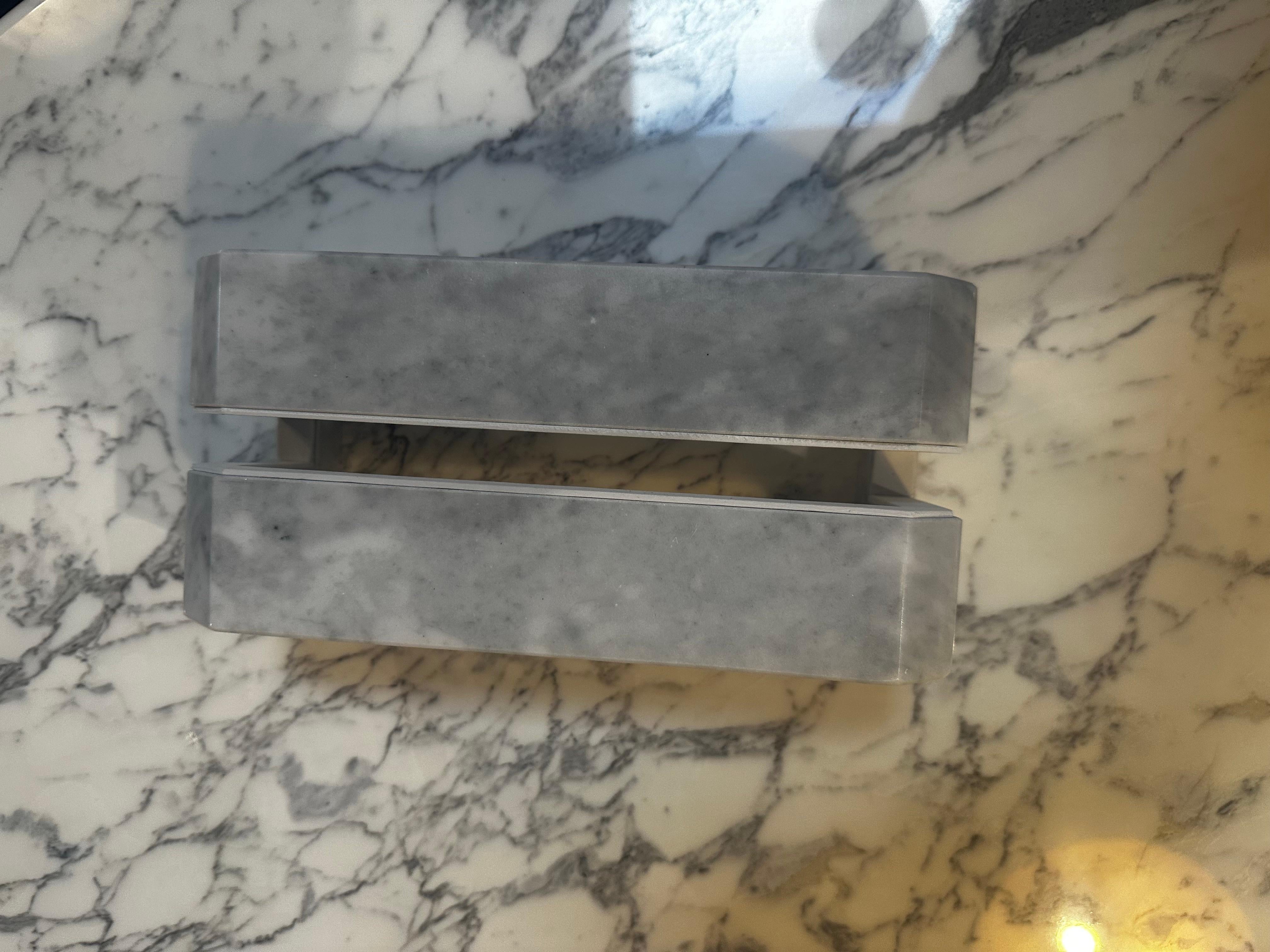Marbre de Carrare Porte-documents REGO en marbre de Carrare fait main, Italie, 2023 en vente