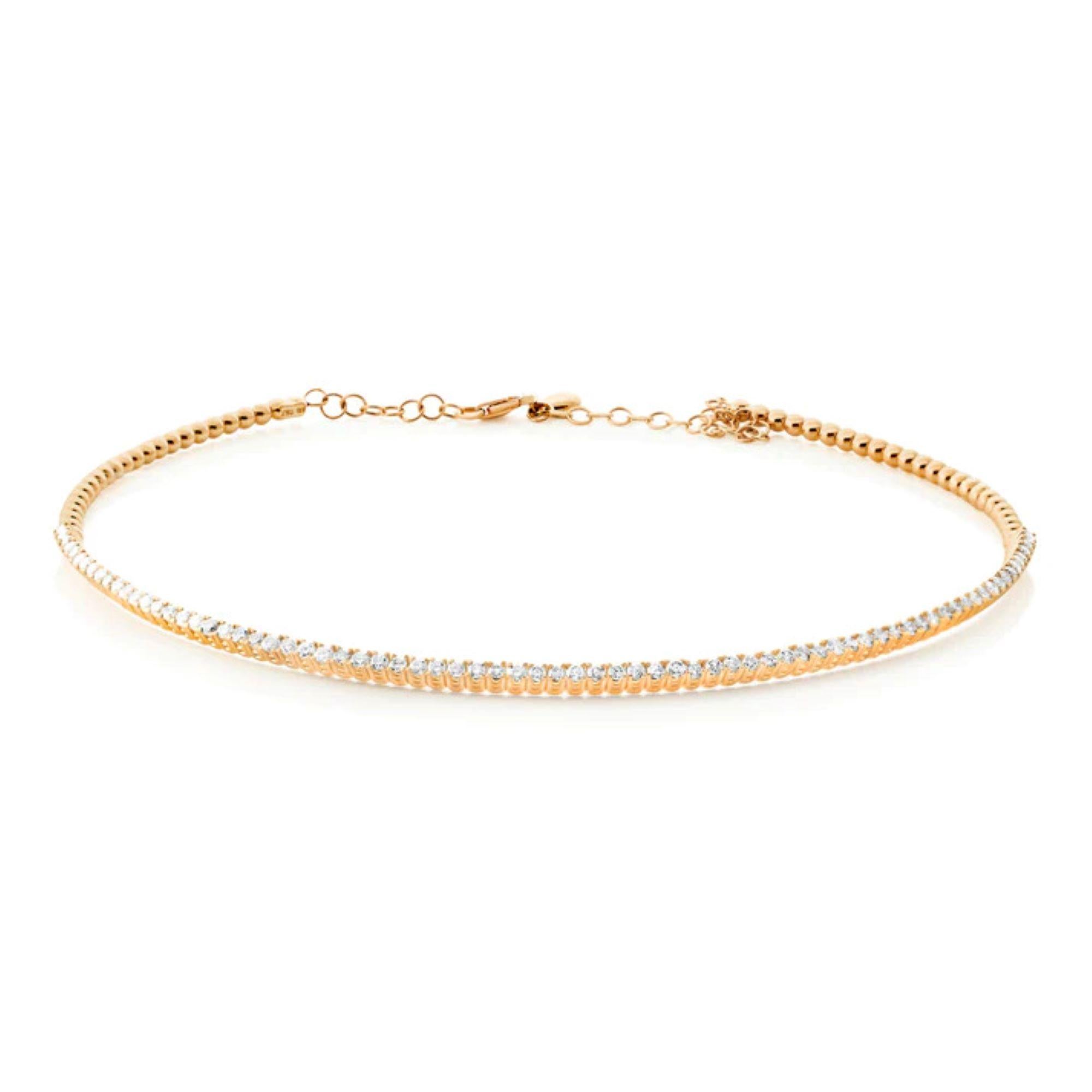 Grazioso, senza tempo e realizzato a mano in Italia, questo squisito girocollo di diamanti è un'espressione moderna del lusso minimalista. Incastonato in un luminoso oro rosa 18 carati, presenta un totale di 3,02 carati di diamanti tondi brillanti