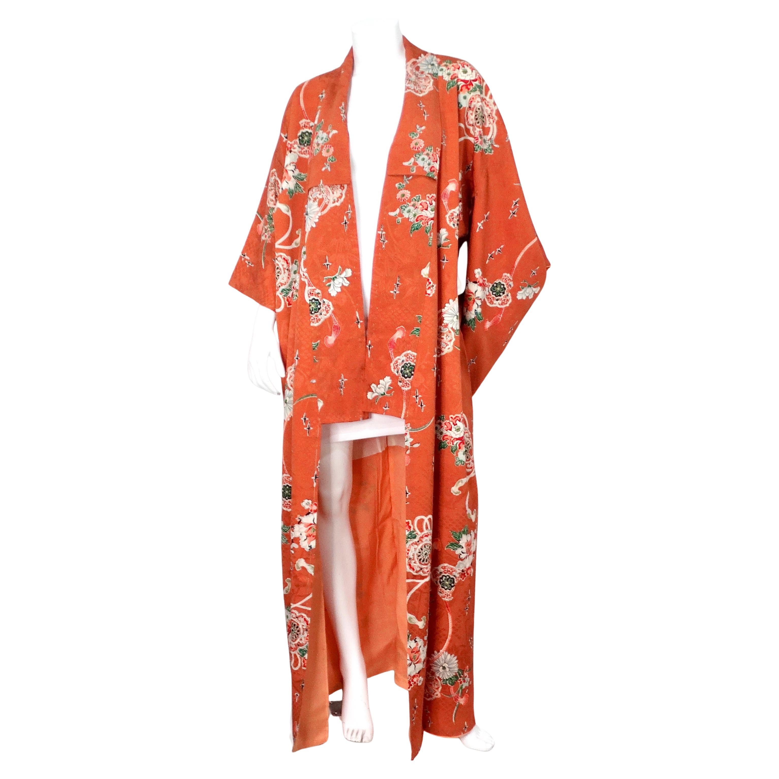 Kimono di seta con stampa floreale arancione bruciato fatto a mano, circa anni '50 in vendita